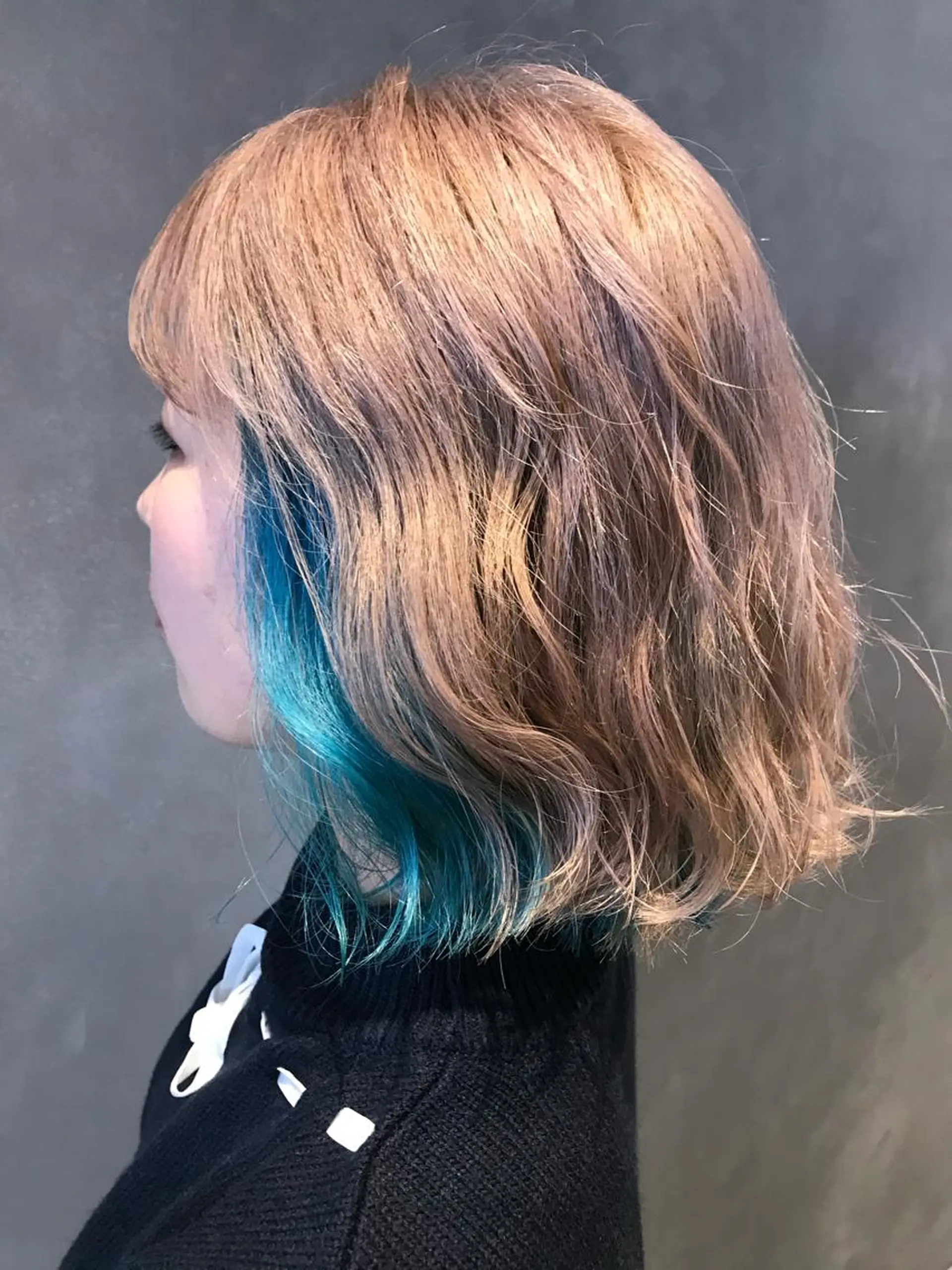 ミディアム カラー ブリーチ ブルーカラー 長谷川 沙紀のヘアスタイル