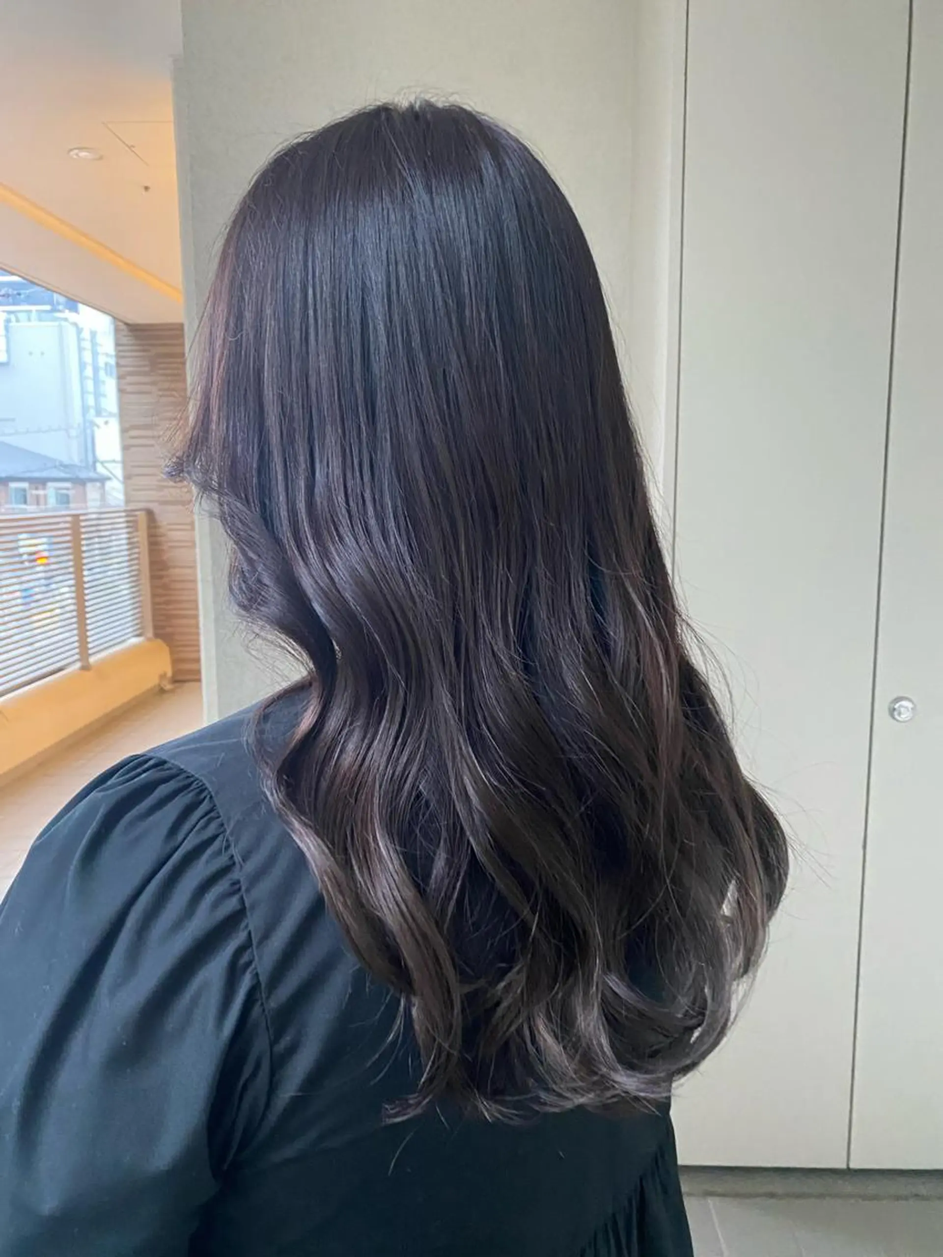 ロング ラベンダーベージュ fumi🪞血色感 アップ艶カラーのヘアスタイル