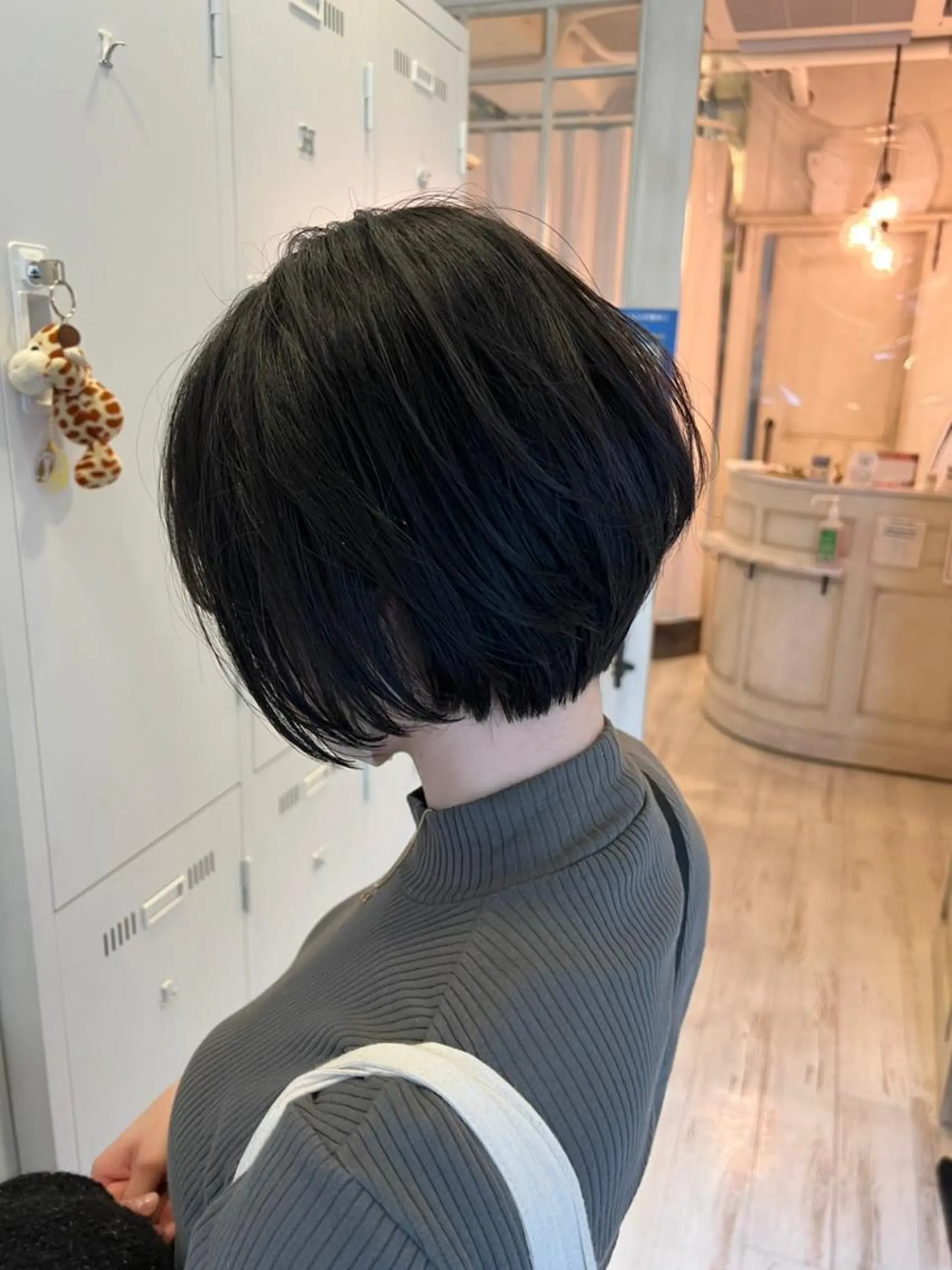 ショート アッシュ ミストバング パープルカラー ボブ デート N° uairo 川崎店【ユアイロ】のヘアスタイル