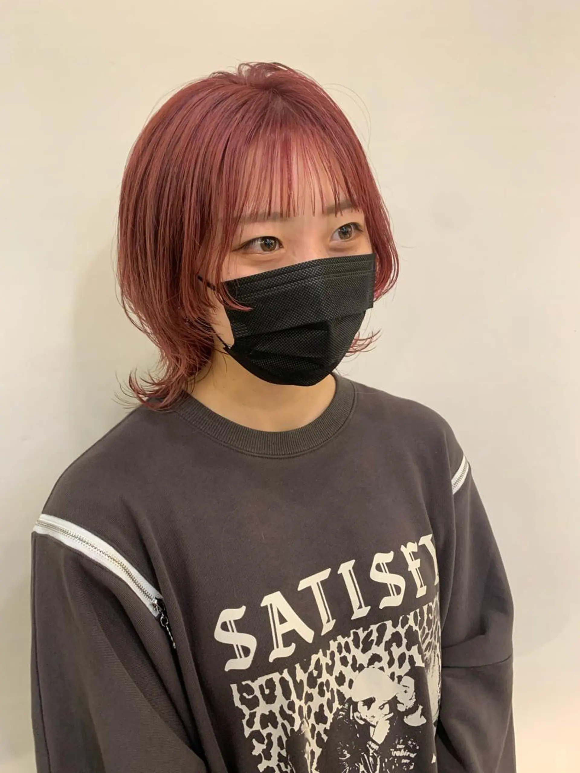 ミディアム ブリーチ/ウルフ ハッシュカット/石山のヘアスタイル