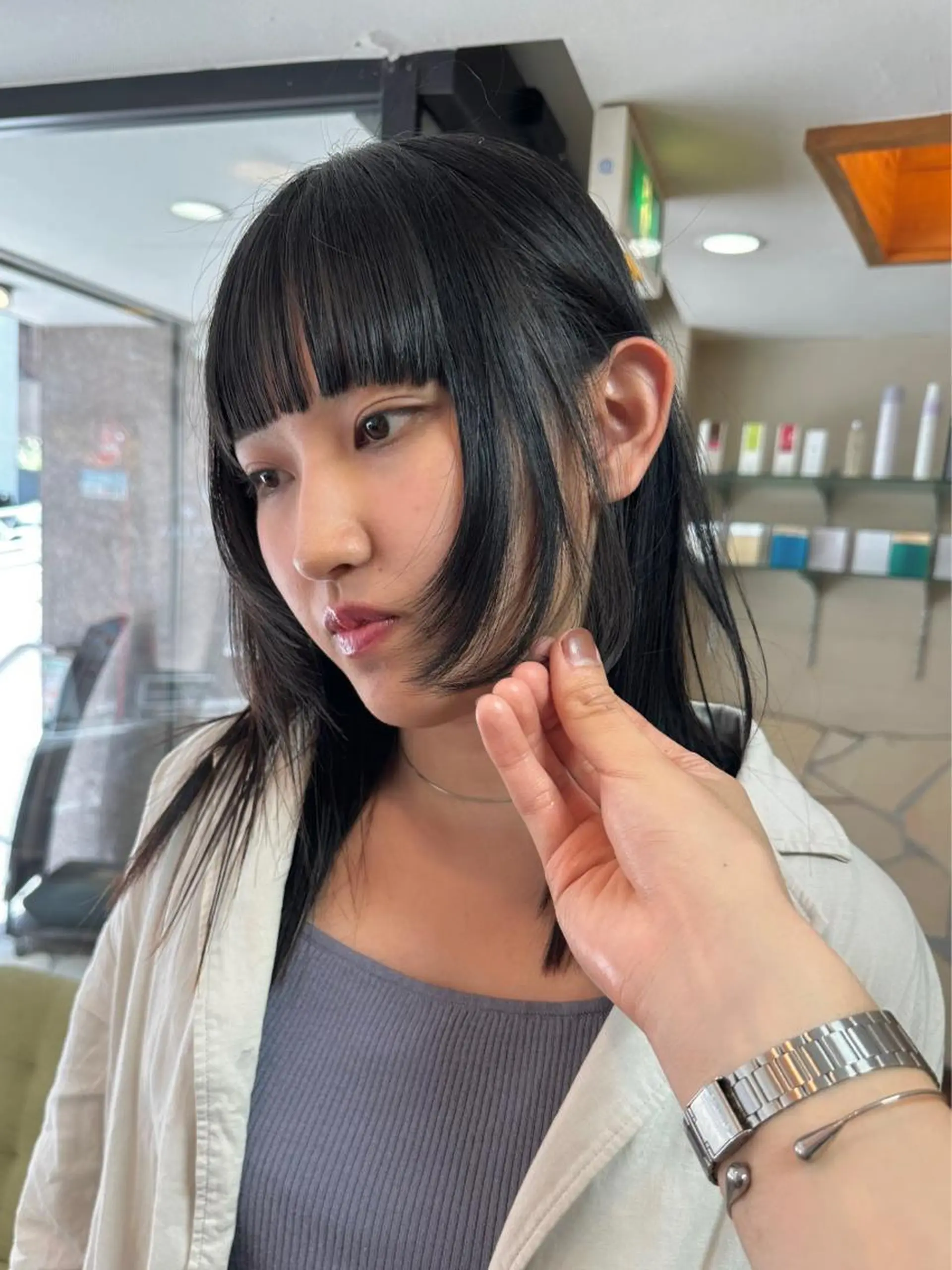 ミディアム 顔まわりレイヤー 顔周りカット レイヤーカット LUMO所属・矢野 晃平のヘアスタイル