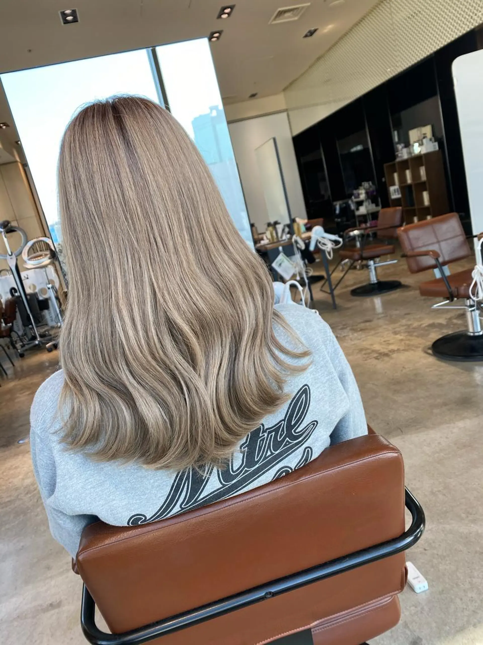 カラー ブリーチ カット ヘアカラー トリートメント 顔まわりの神様✨ 透明感カラー藤嶋秀幸のヘアスタイル