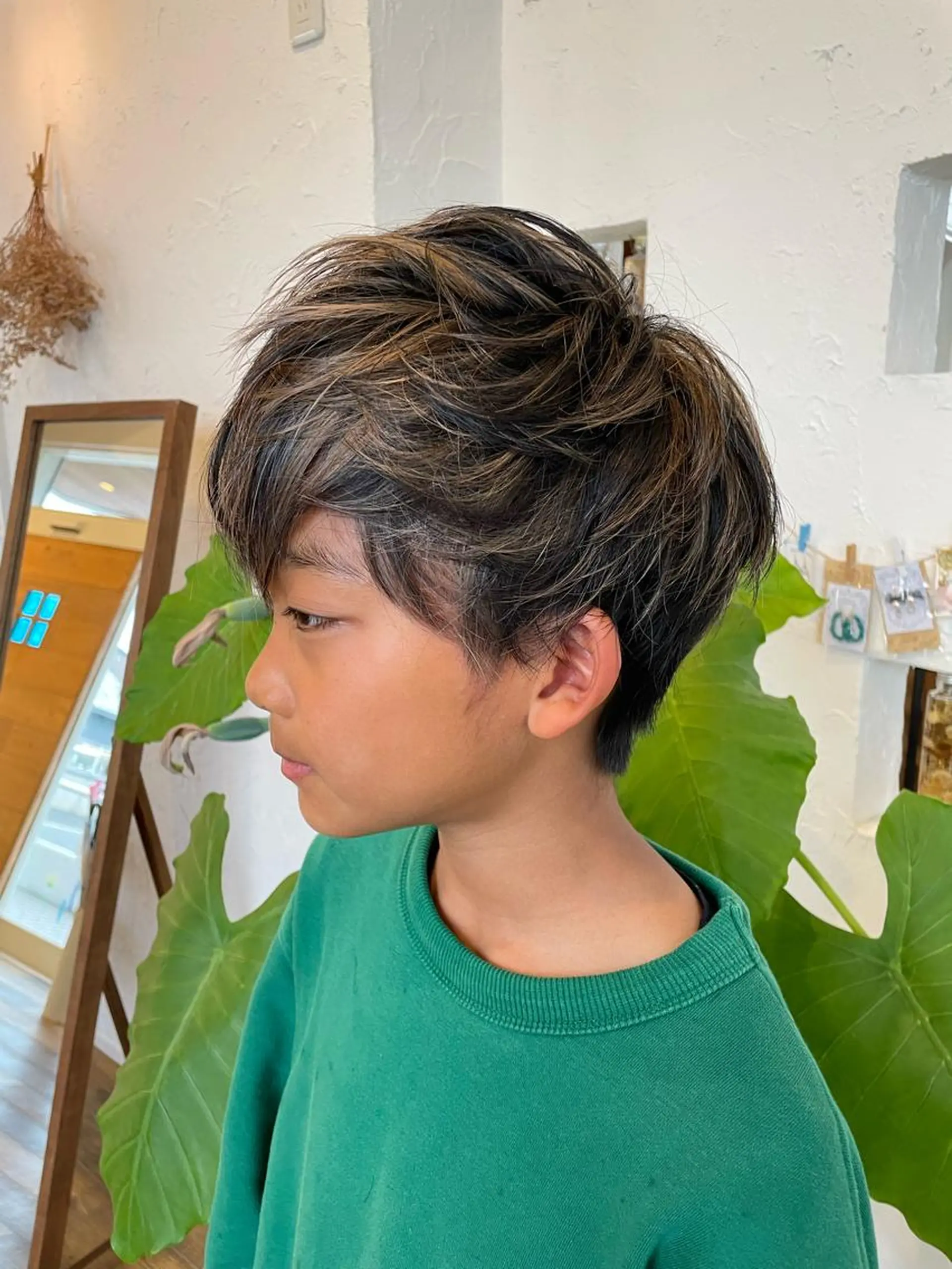 カラー メンズ メンズバレイヤージュ メンズブリーチ メンズハイライト バレイヤージュ ベージュカラー ヘアカラー 🌸小掛🌸 豊橋外国人風カラーのヘアスタイル