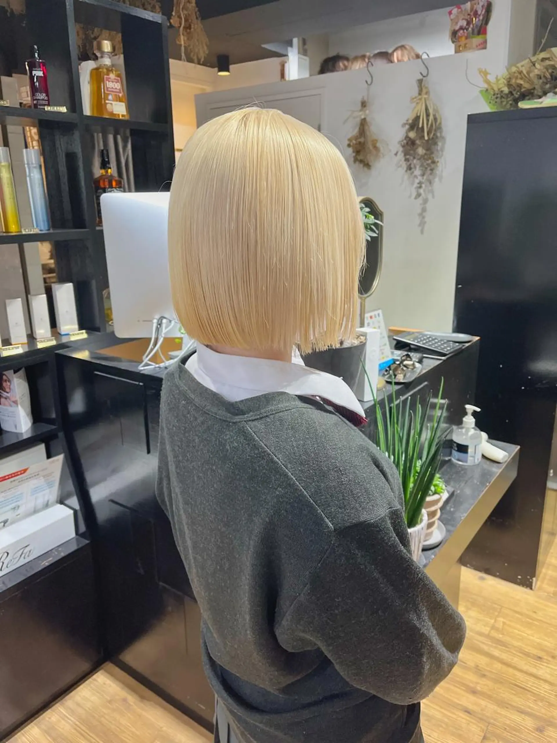 ショート ヘアカラー ハイトーンNo.1✨ パーマ✨イマイタツヤのヘアスタイル