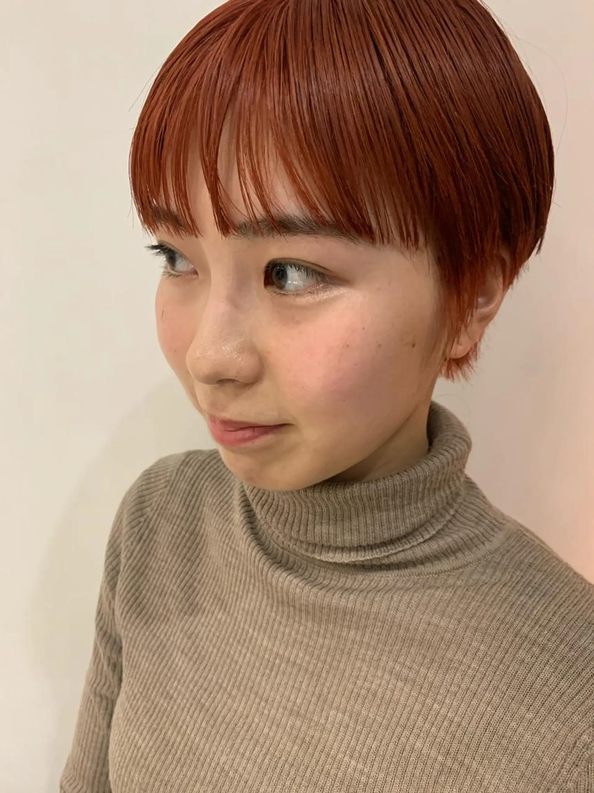 ショート nuu所属・💜ショート💜 ウルフ、ボブ二色亜美のヘアスタイル