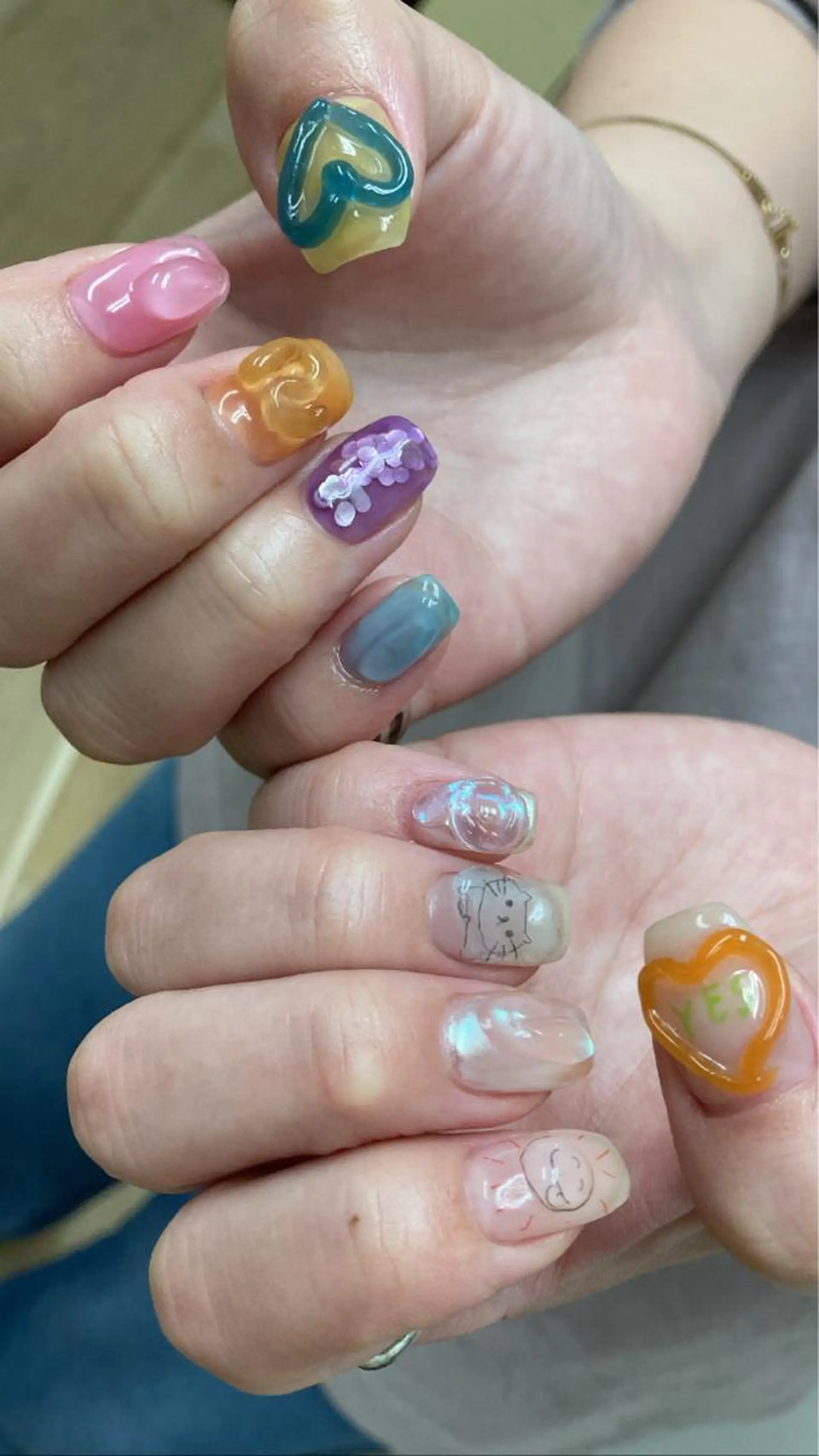 ネイル nailsalon　hue所属・小山 羽奈のネイルデザイン