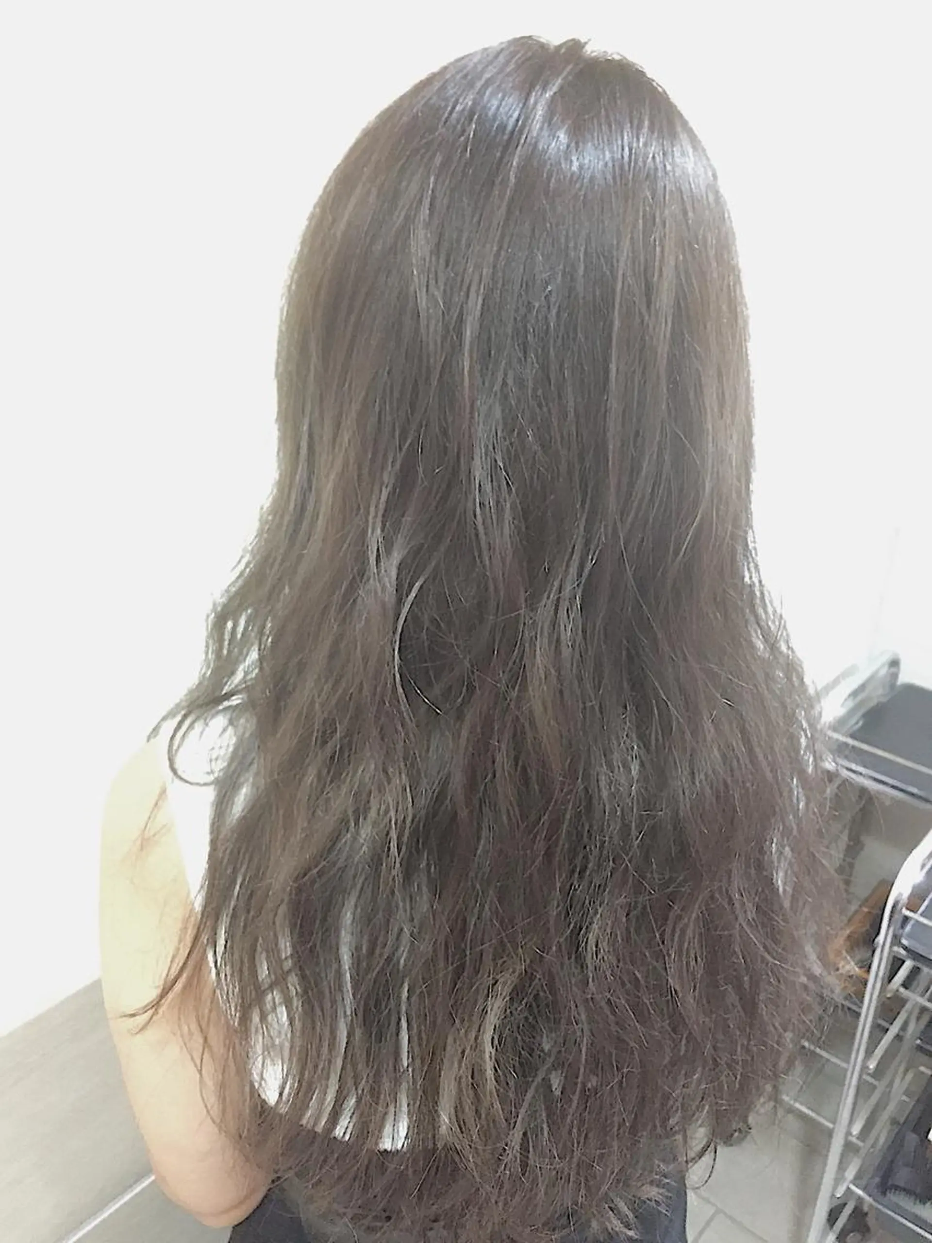 ロング カラー パーマ アッシュ アッシュグレー アッシュグレージュ ブリーチ グレージュ 可愛いを作る神 ナオヒロのヘアスタイル