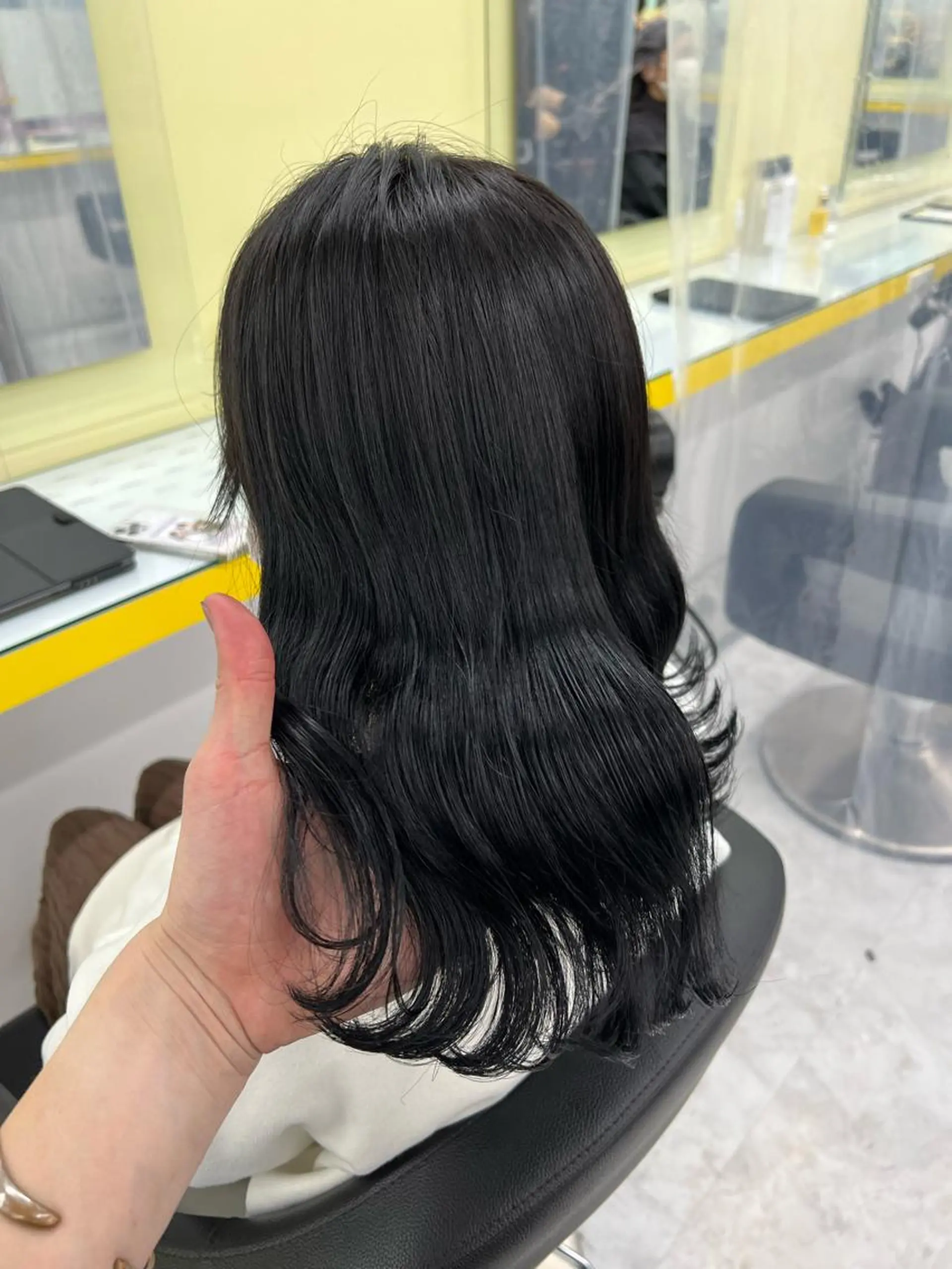 セミロング パーマ ヘアアレンジ メンズ マツエク・マツパ カット ヘアカラー トリートメント ヘッドスパ ヘアセット 韓国風ベージュ🤎 赤みなし🌿横浜🤎のヘアスタイル