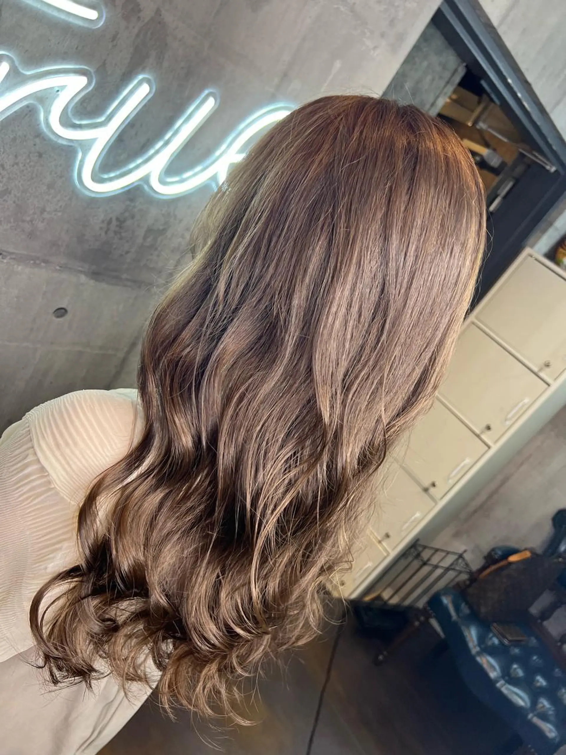 ロング カラー シールエクステ バレイヤージュ ダブルカラー グラデーションカラー ハイライトカラー ミルクティーハイトー ン💖Mikaのヘアスタイル