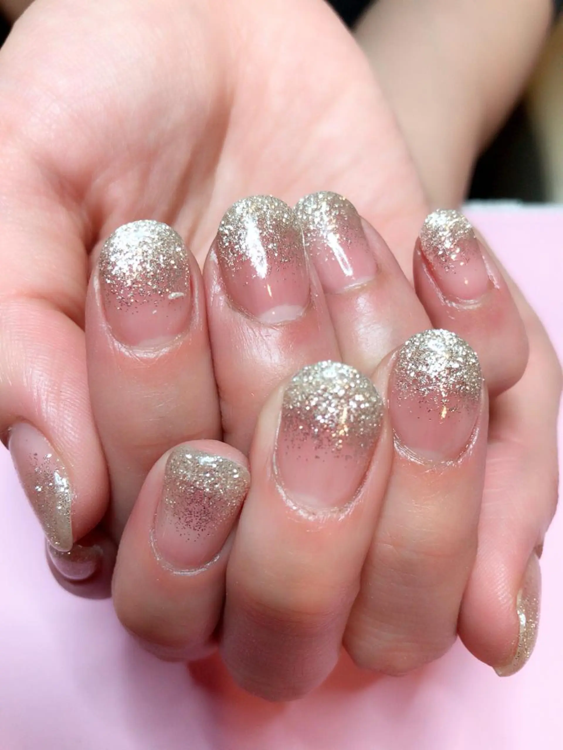 ネイル グラデーション ラメ(グリッター) ラメグラデーション ストーンネイル ネイル/耳つぼ /新ホワイトニングのネイルデザイン