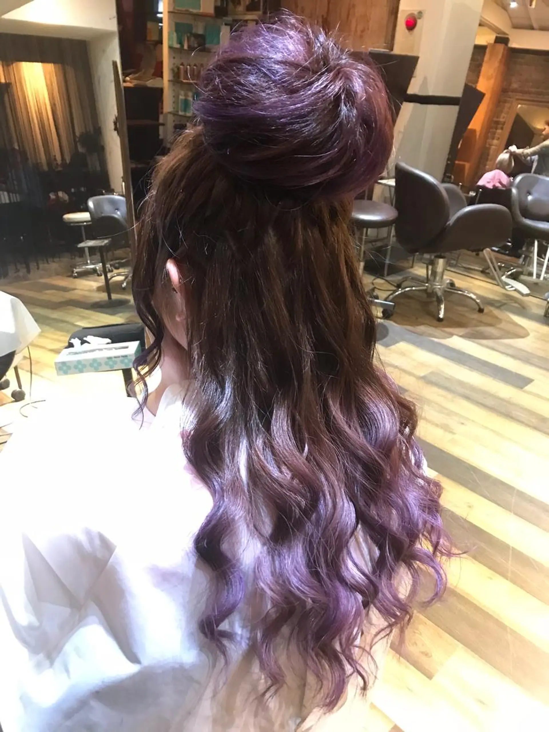 ロング カラー ヘアアレンジ お団子ヘア バイオレットカラー Fave【フェイブ】 /🌈推し活のその他イメージ