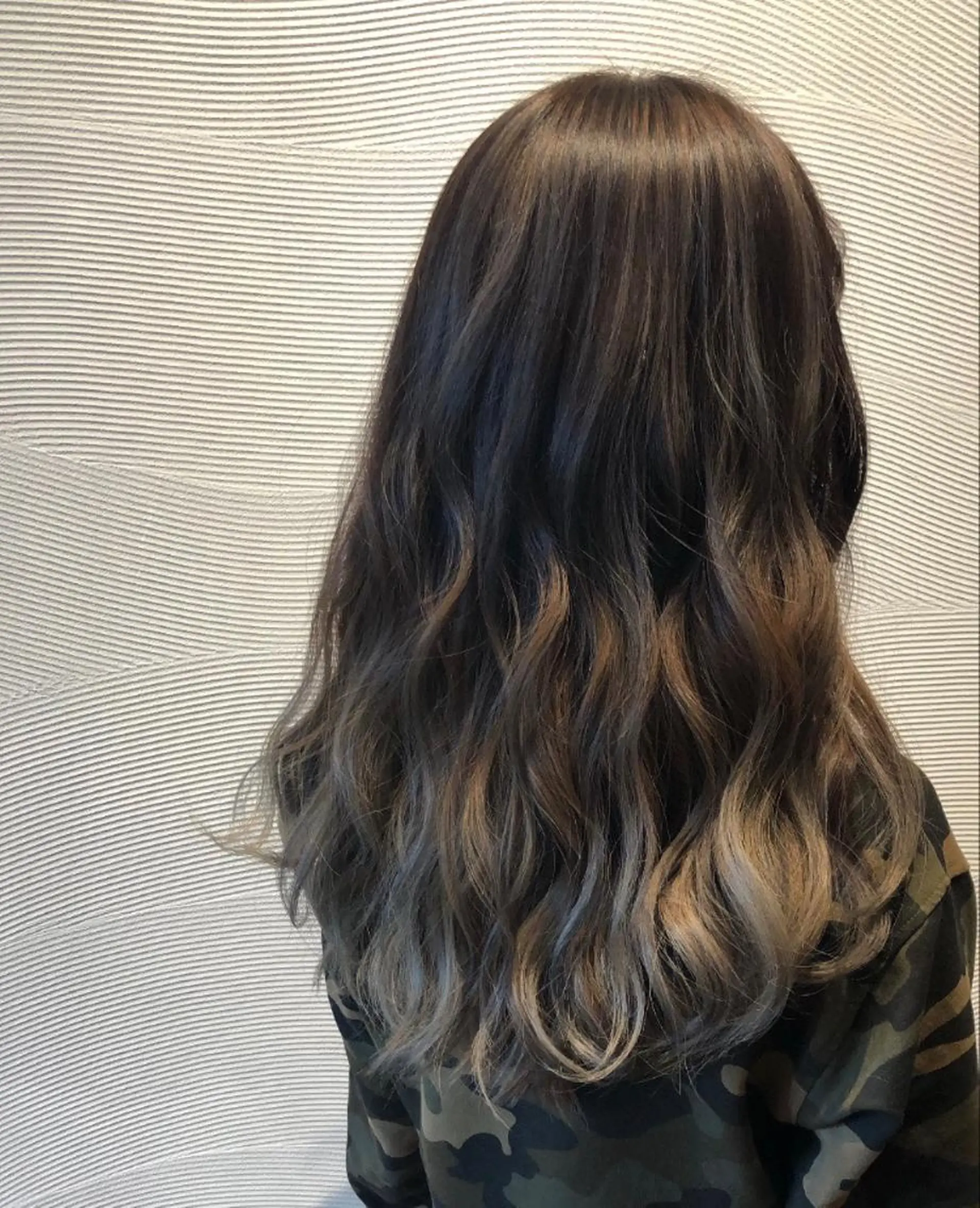 ロング カラー グラデーションカラー ハイライトカラー ハイライト ETOWA（エトワ） nozomiのヘアスタイル