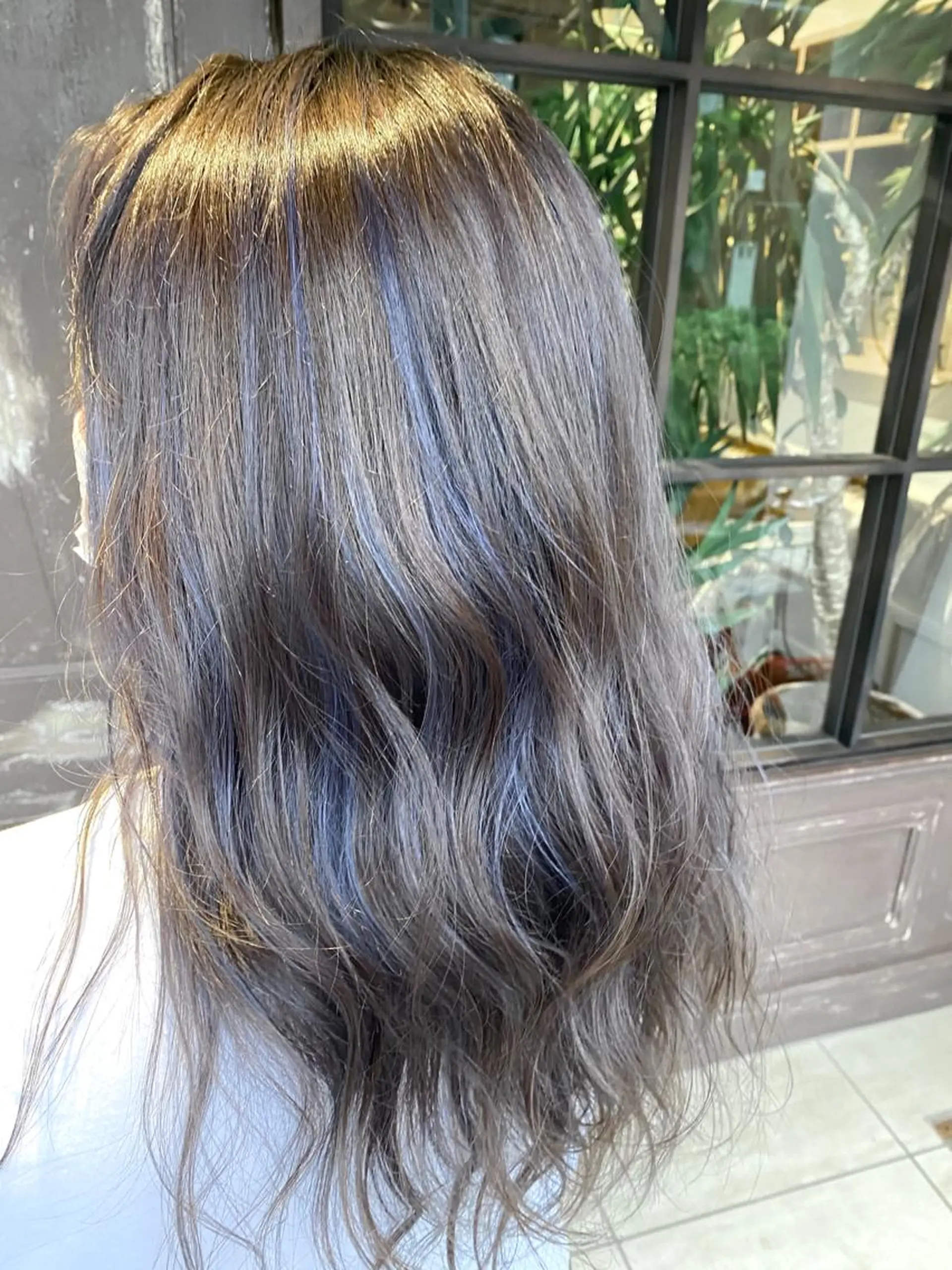 ロング カラー ブルーカラー ハイライトカラー シルバー ハイライト ヘアカラー 川越 輝梨奈のヘアスタイル