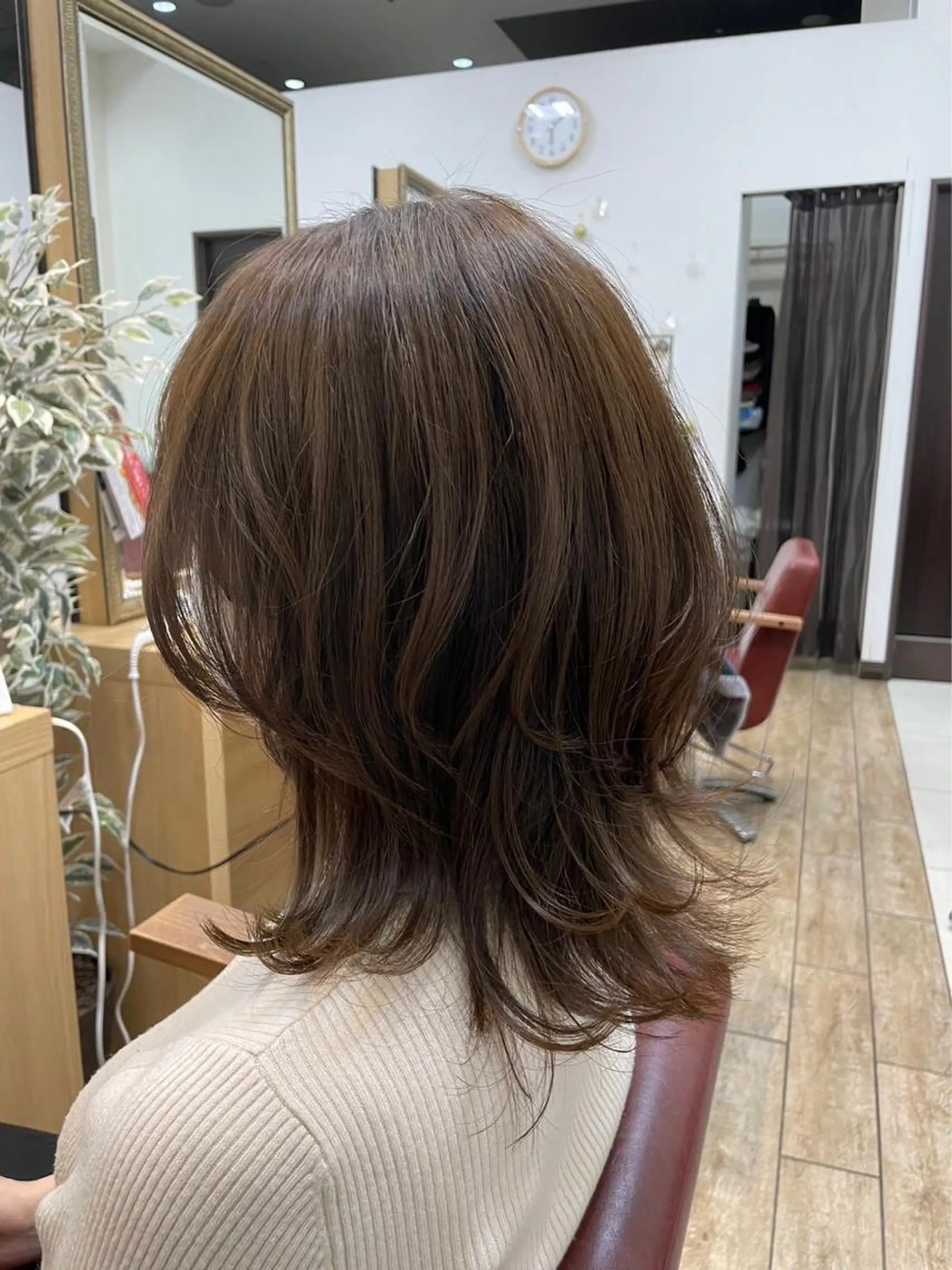 ミディアム カラー アッシュ 透明感カラー ウルフカット 💫カットパーマ💫 伊原虎太郎のヘアスタイル