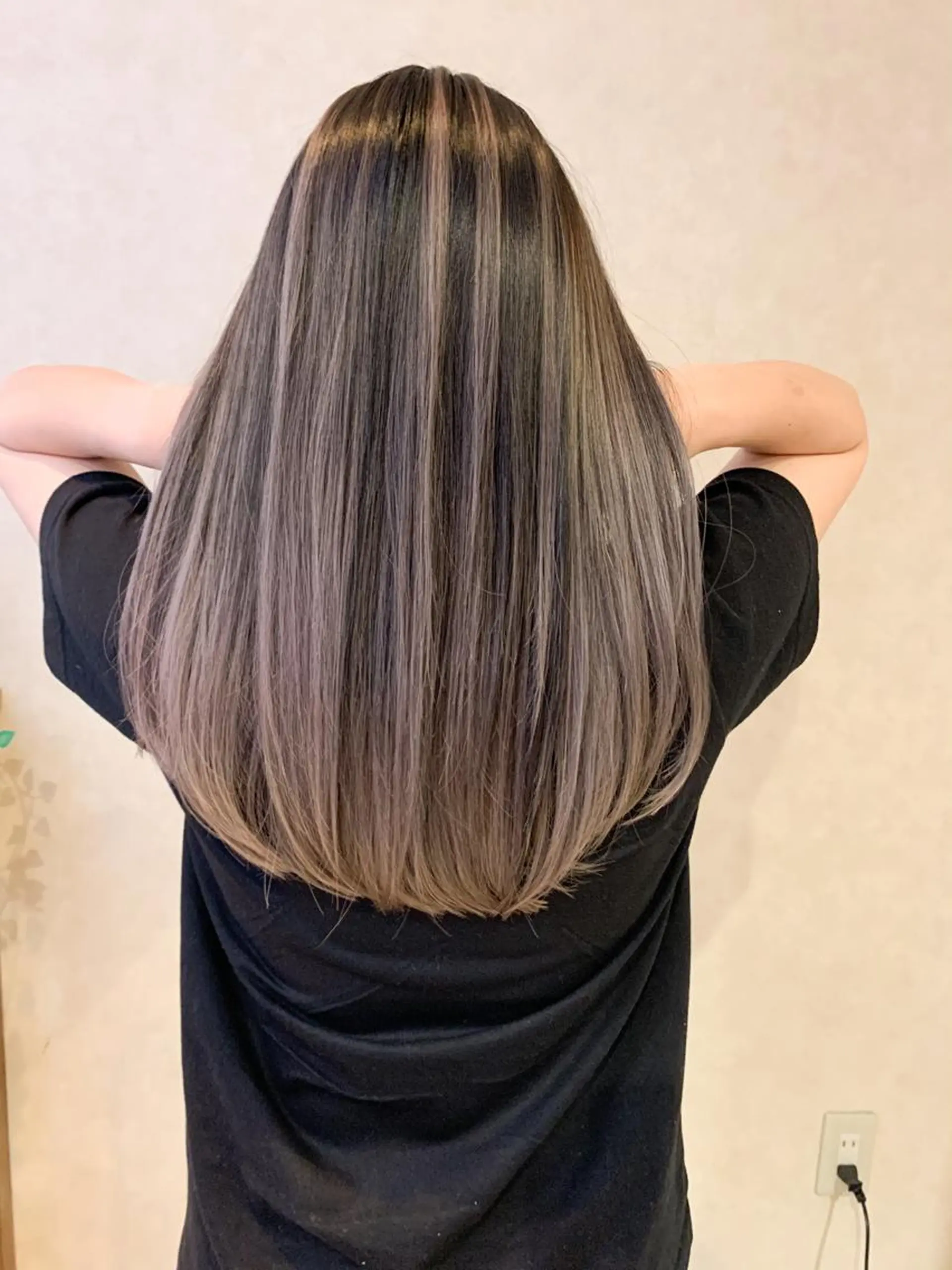 ロング レイヤーカット Lit所属・Lit.豊橋 夏目のヘアスタイル