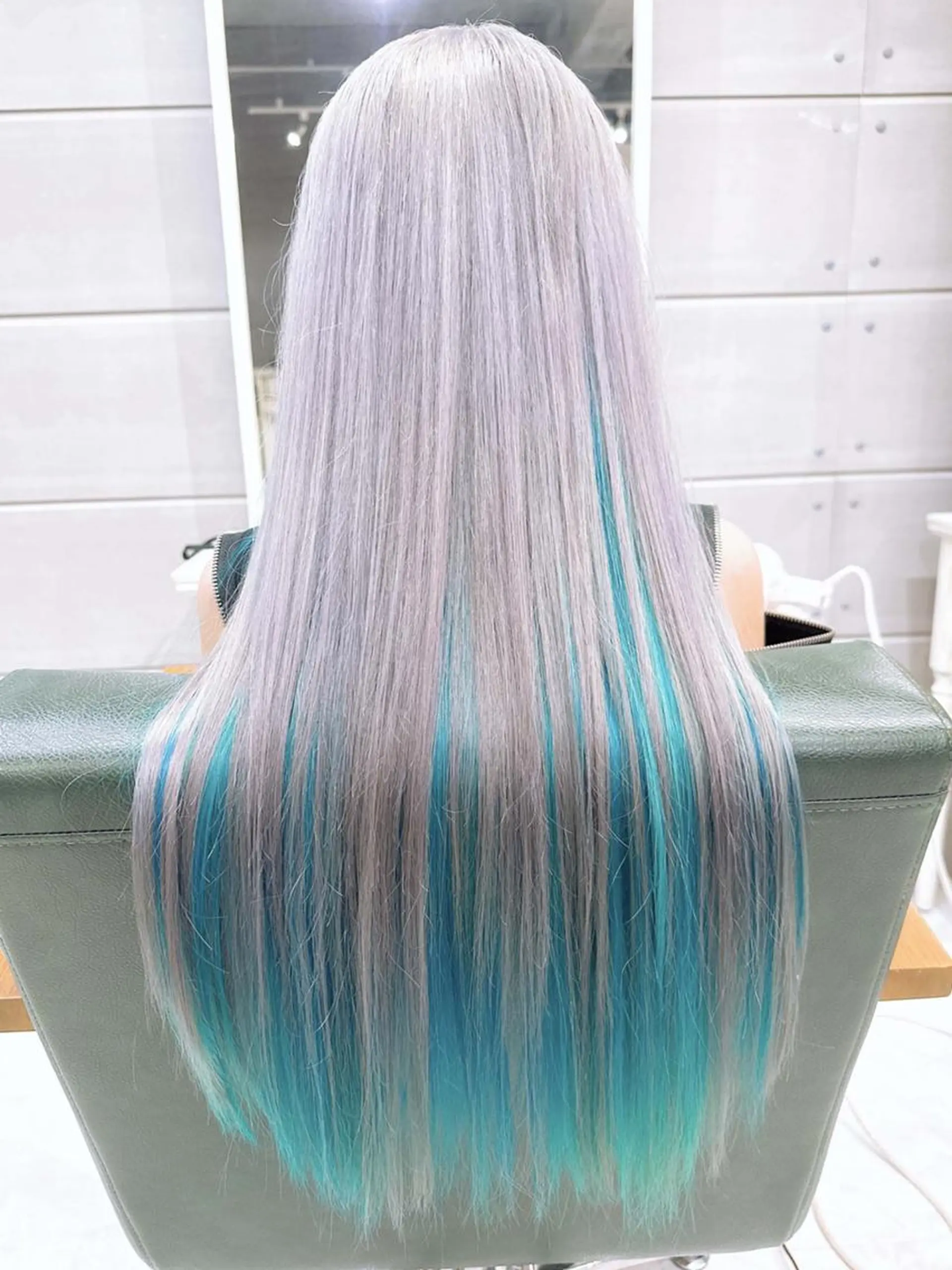 カラー ヘアアレンジ ロング ブリーチ ケアブリーチ 透明感カラー デザインカラー ハイトーンカラー Days 透明感カラーのヘアスタイル