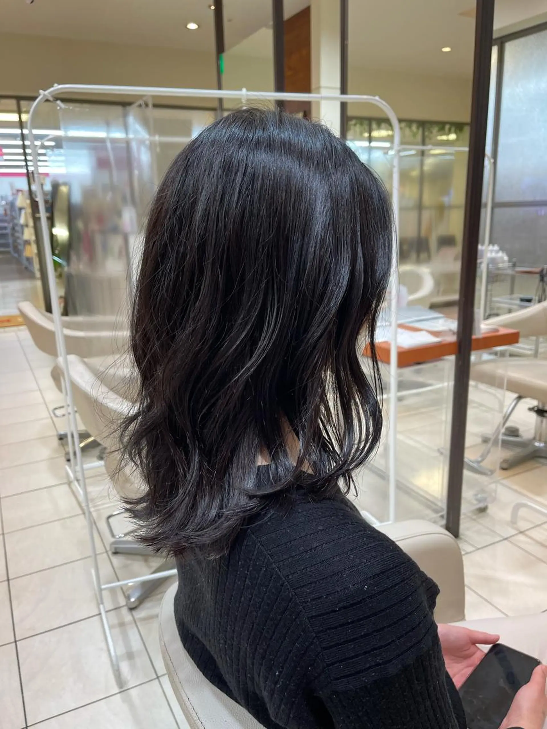 セミロング カラー 黒髪 ブルーカラー ブルーブラック カネヒラ リョウスケのヘアスタイル