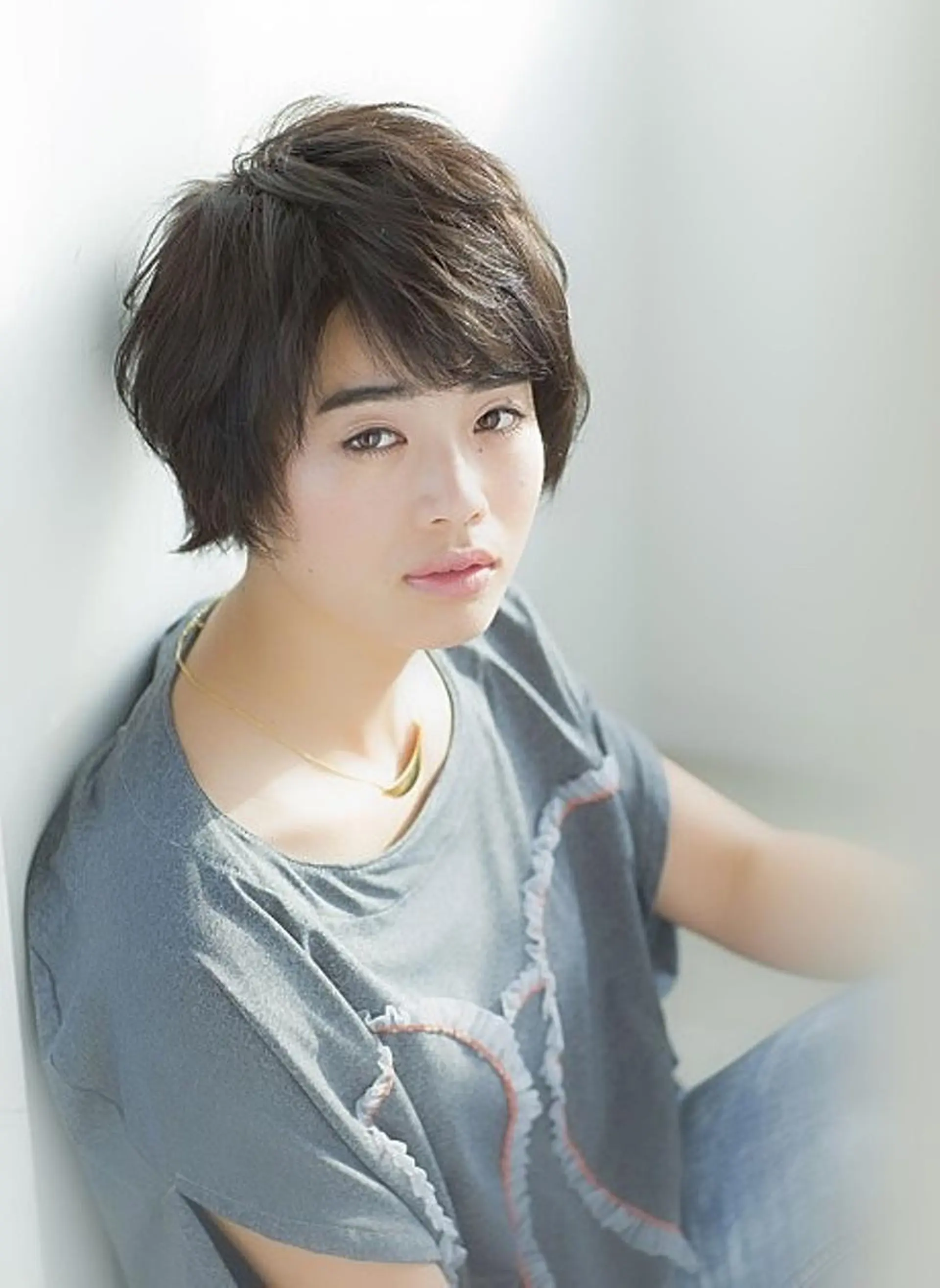 ミディアム 鈴木 奈波のヘアスタイル