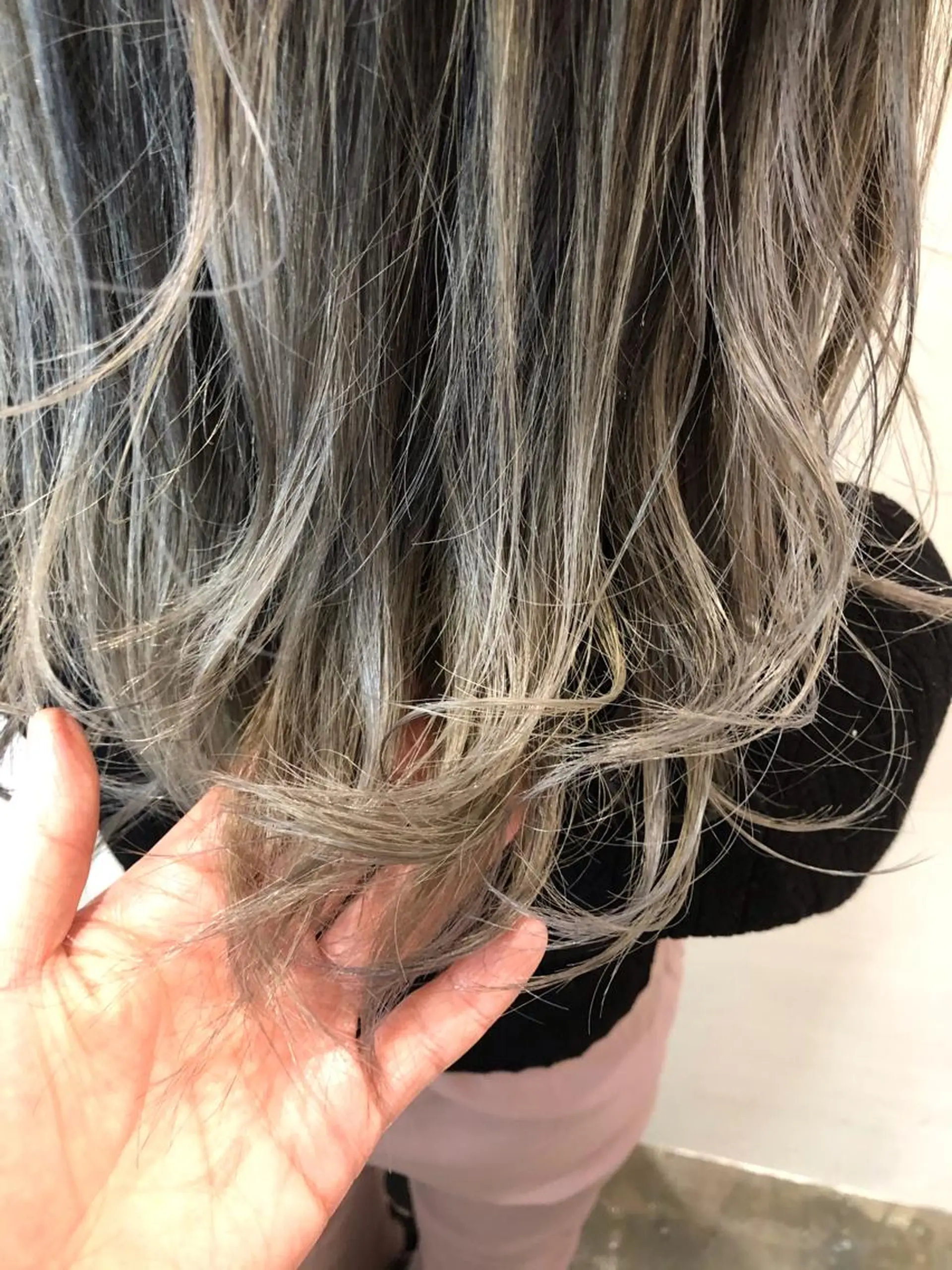 セミロング カラー ベージュカラー ブリーチ グラデーションカラー ホワイトベージュ トリートメント ⚡️メンズ/波巻き/ 片岡篤宣/水戸⚡️のヘアスタイル