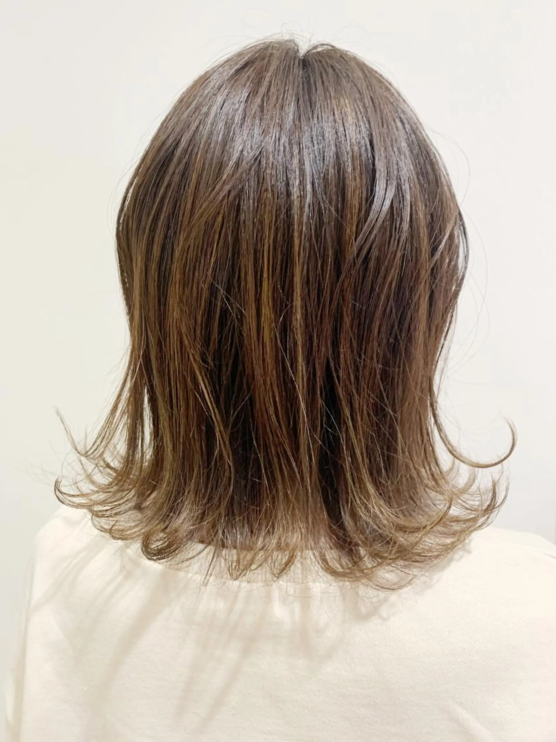 セミロング カラー ベージュカラー 透明感カラー 佐藤 美紅のヘアスタイル