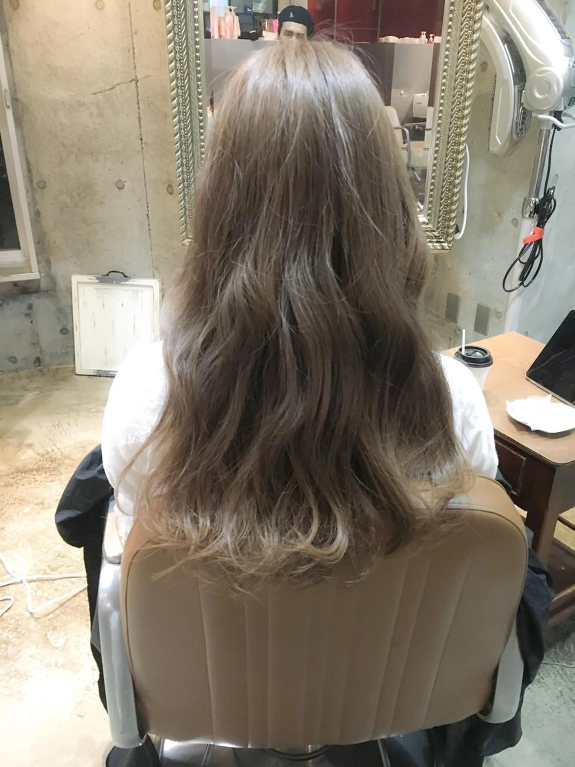 ロング カラー ダブルカラー グレージュ ミルクティーグレージュ トリートメント 北條 優輝のヘアスタイル