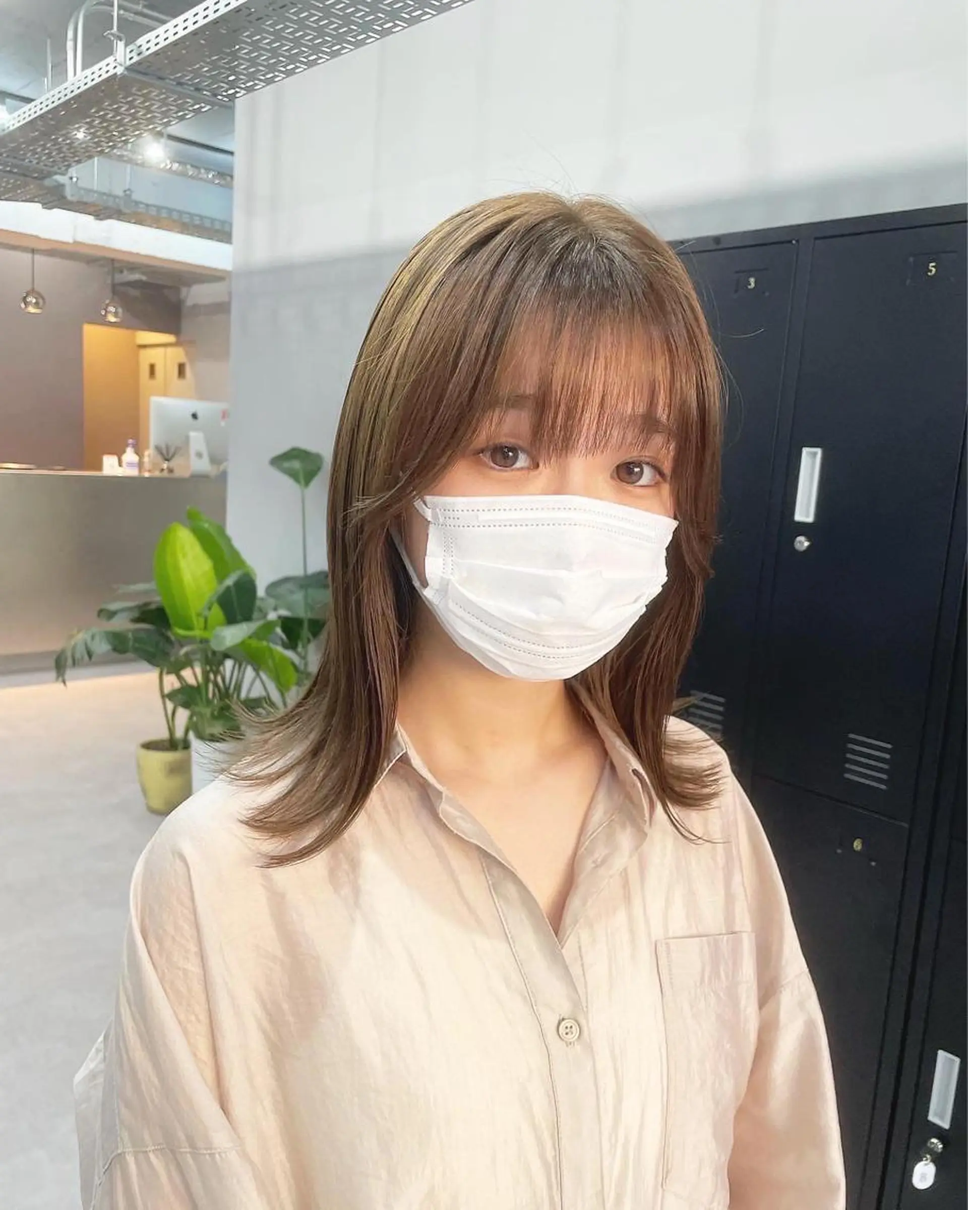 ミディアム カラー ヘアカラー ミルクティーベージュ ❤︎レイヤー　MIAのヘアスタイル