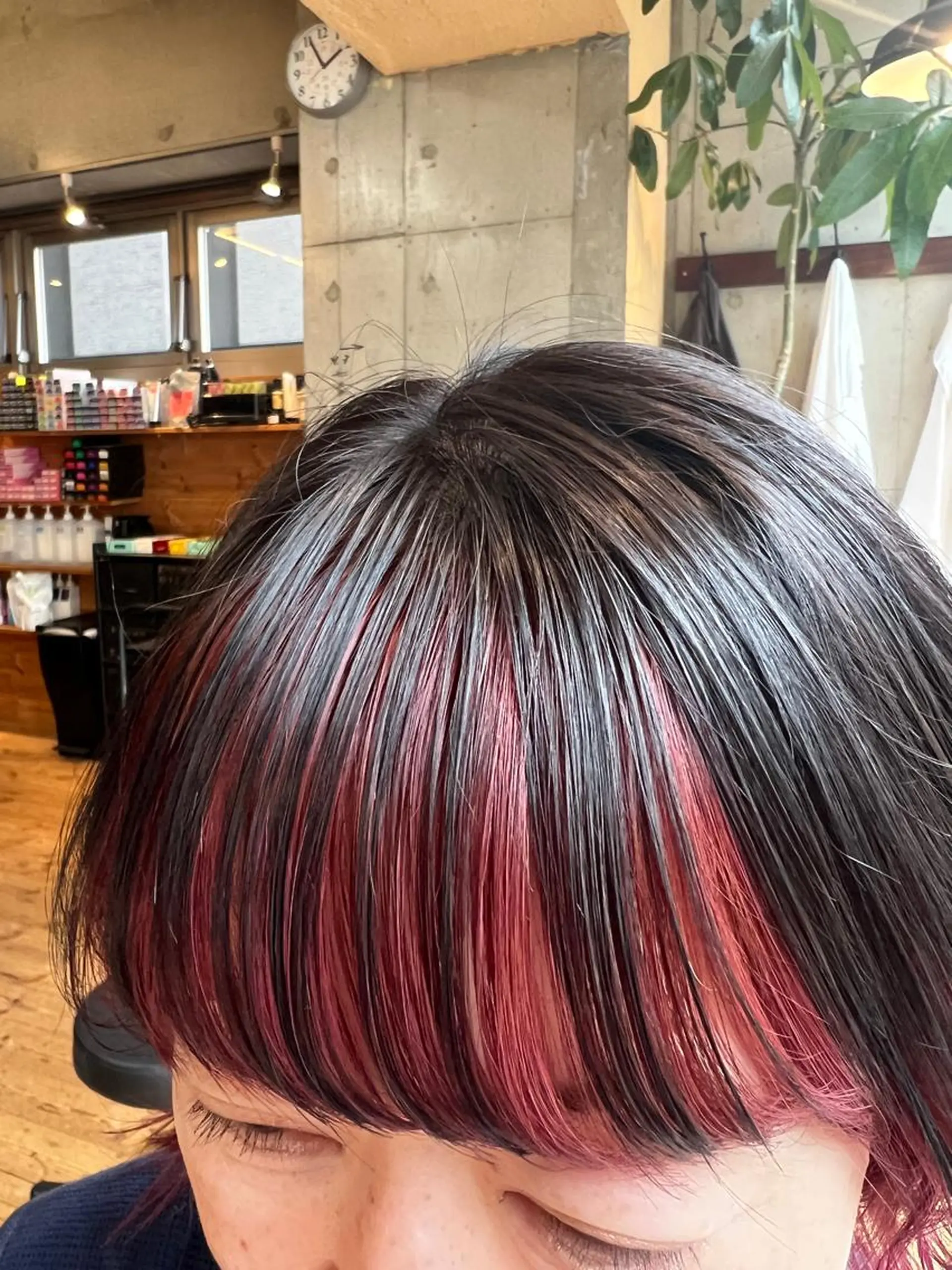 ショート カラー ブリーチ イヤリングカラー グラデーションカラー ハイライトカラー インナーカラー BEACH　HAIR&NAIL所属・両国駅徒歩1分⭐️ アイロン仕上げのヘアスタイル