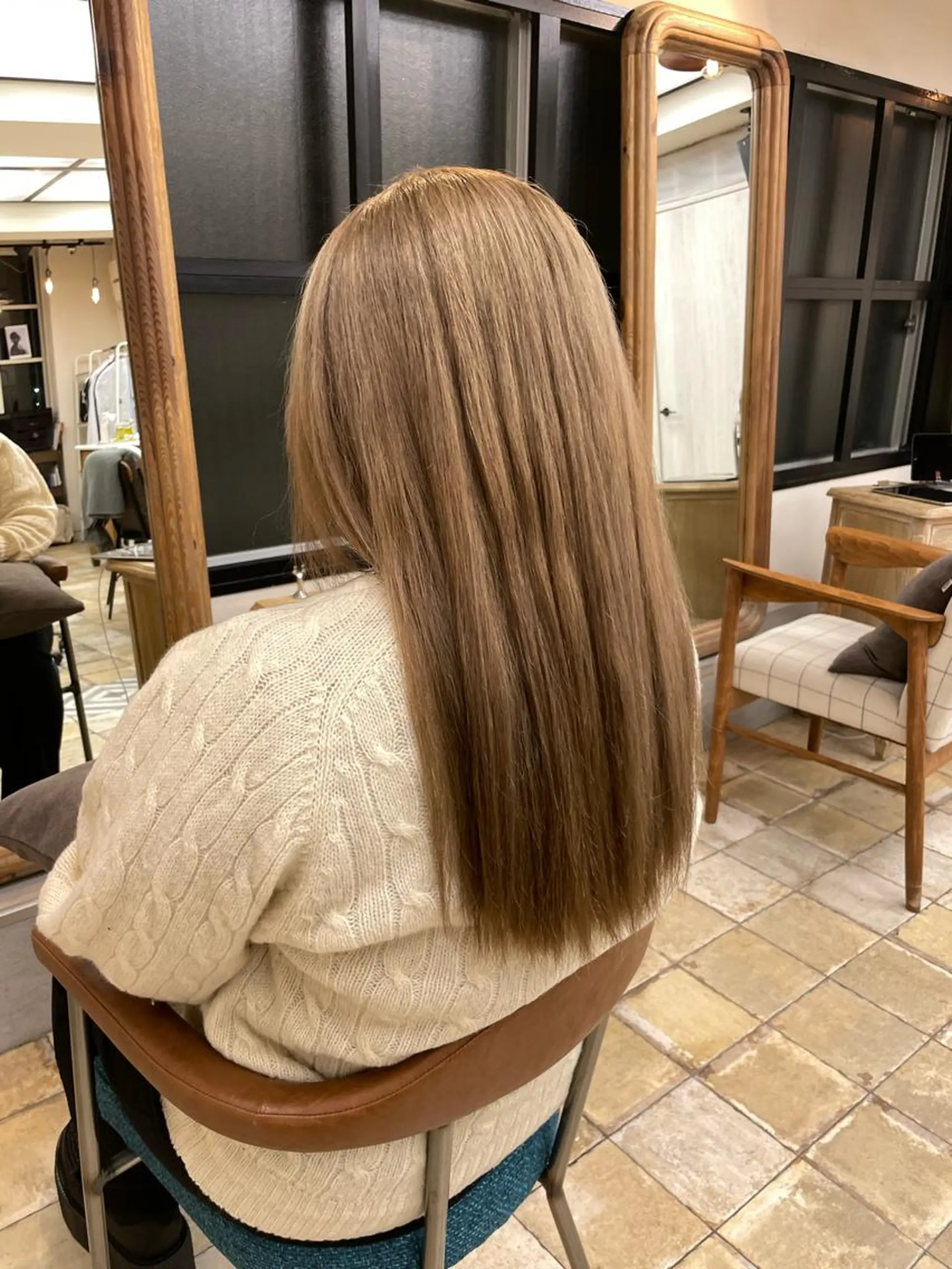 セミロング ⭐ハイトーンブリーチ ミルクティーピンクのヘアスタイル