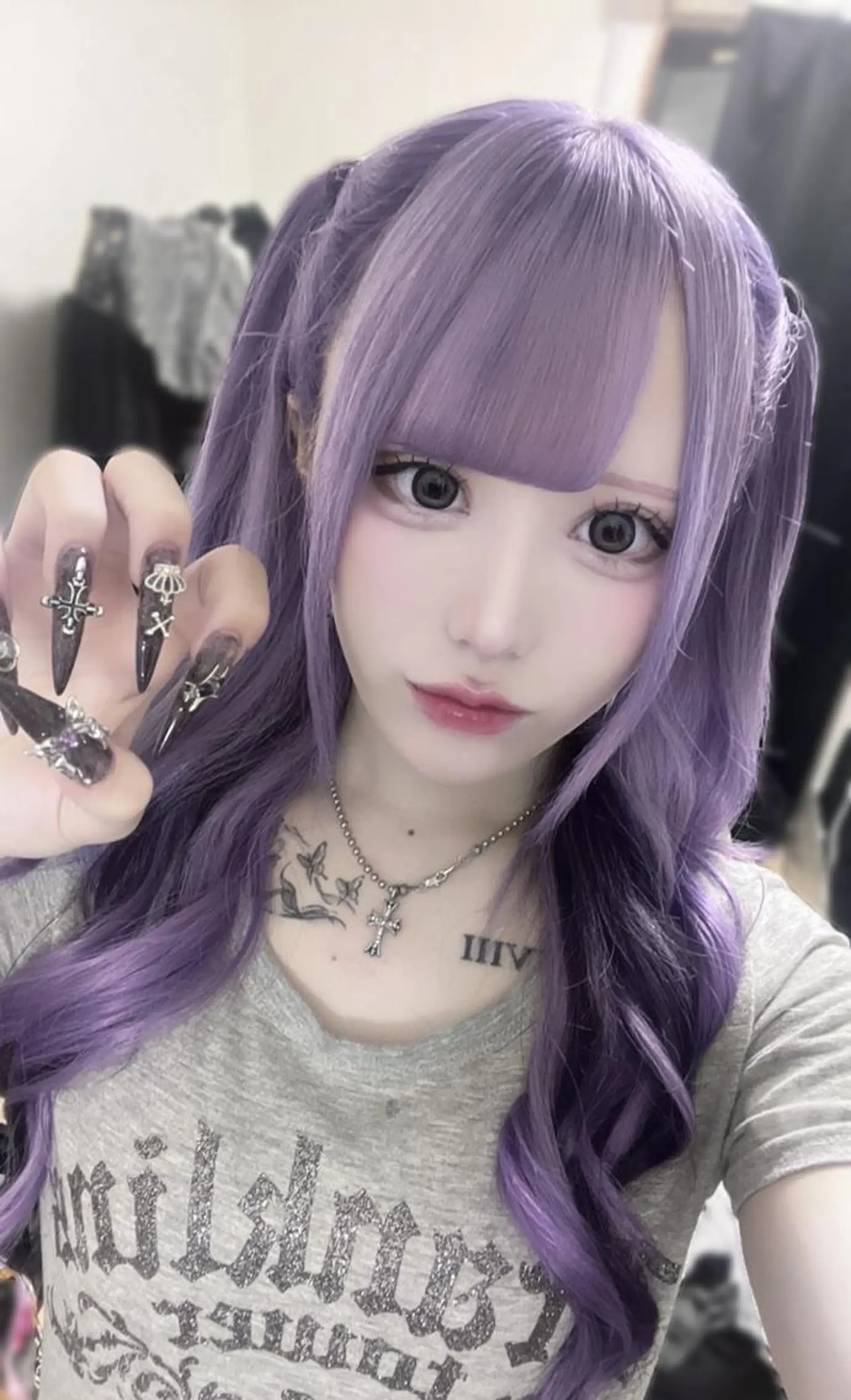 ロング カラー シールエクステ ブリーチ ハイトーンカラー エクステ レイヤーカット ホワイト&レイヤーカ ットエクステ長畠俊輔のヘアスタイル