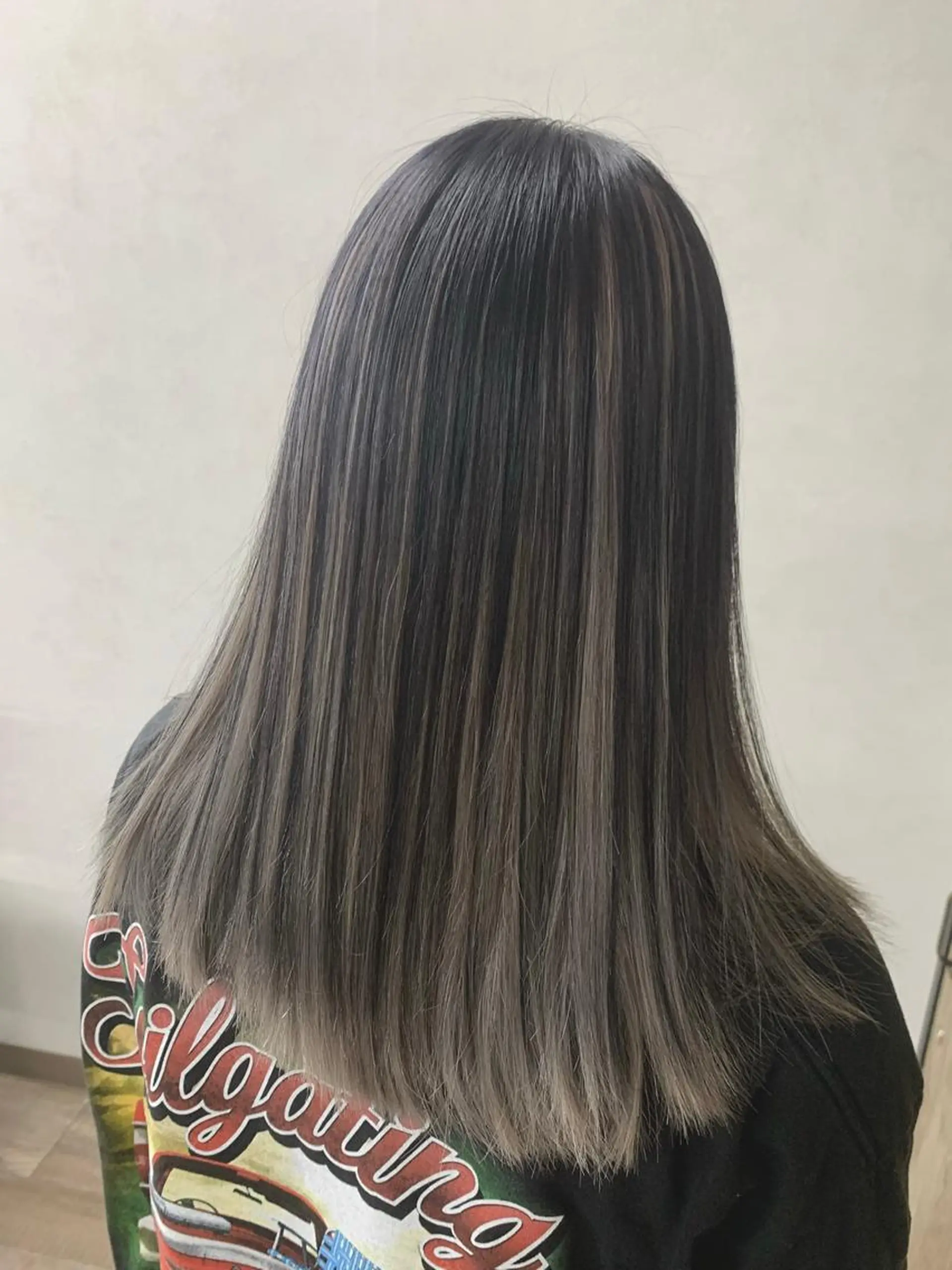 カラー バレイヤージュ ブリーチ ケアブリーチ ダブルカラー イヤリングカラー SALOWIN横浜suite店所属・🌷かわばた めい🌷のヘアスタイル