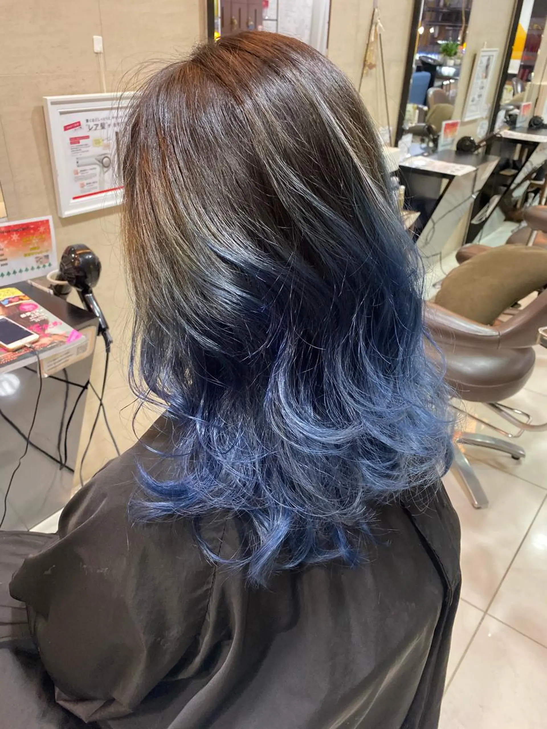 ロング カラー オリーブ/アッシュ やわらか透明感カラーのヘアスタイル