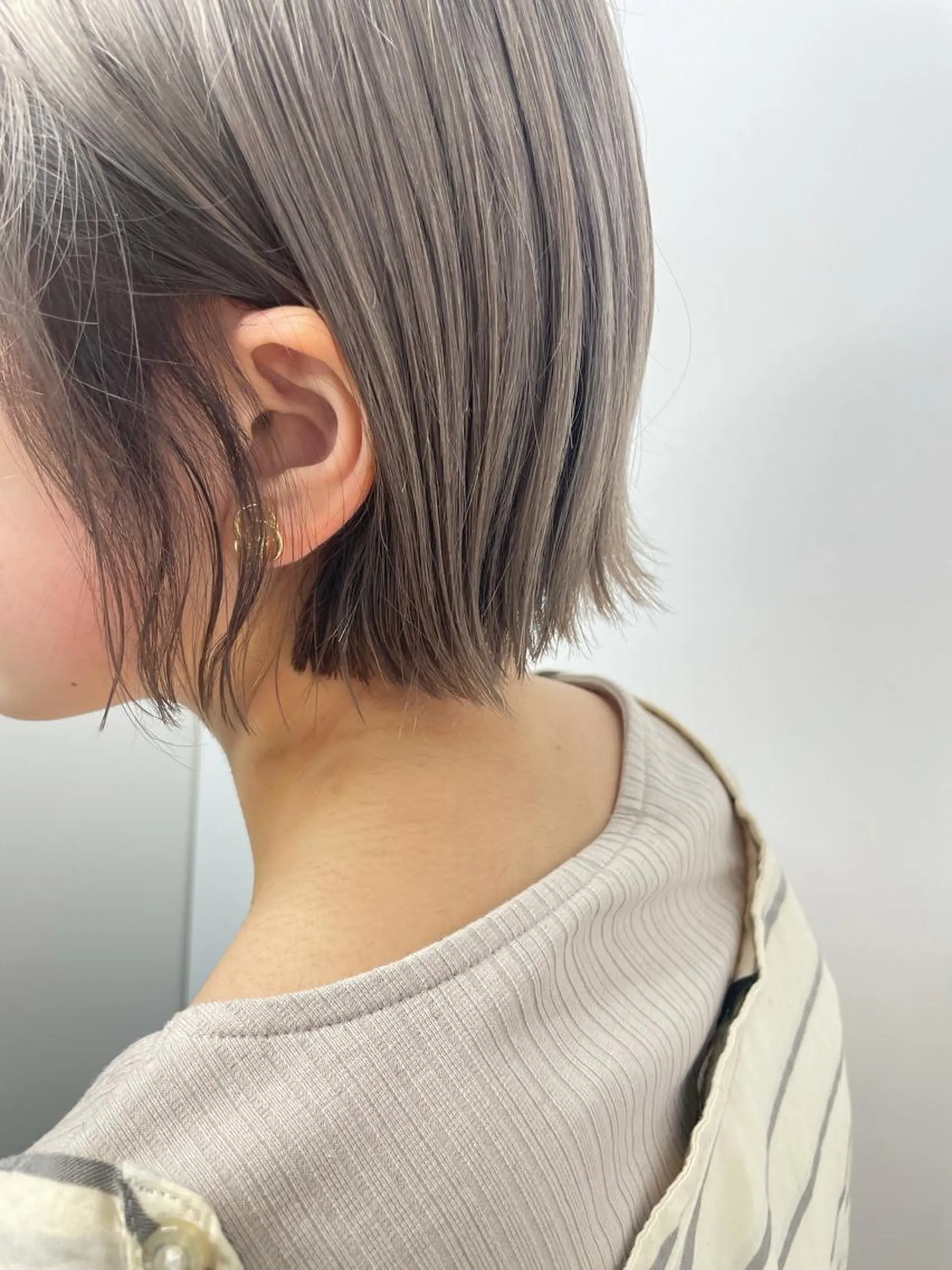 ショート ヘアカラー LANVERY所属・うる艶ヘア💐 艶ハイトーン💐彩夏のヘアスタイル