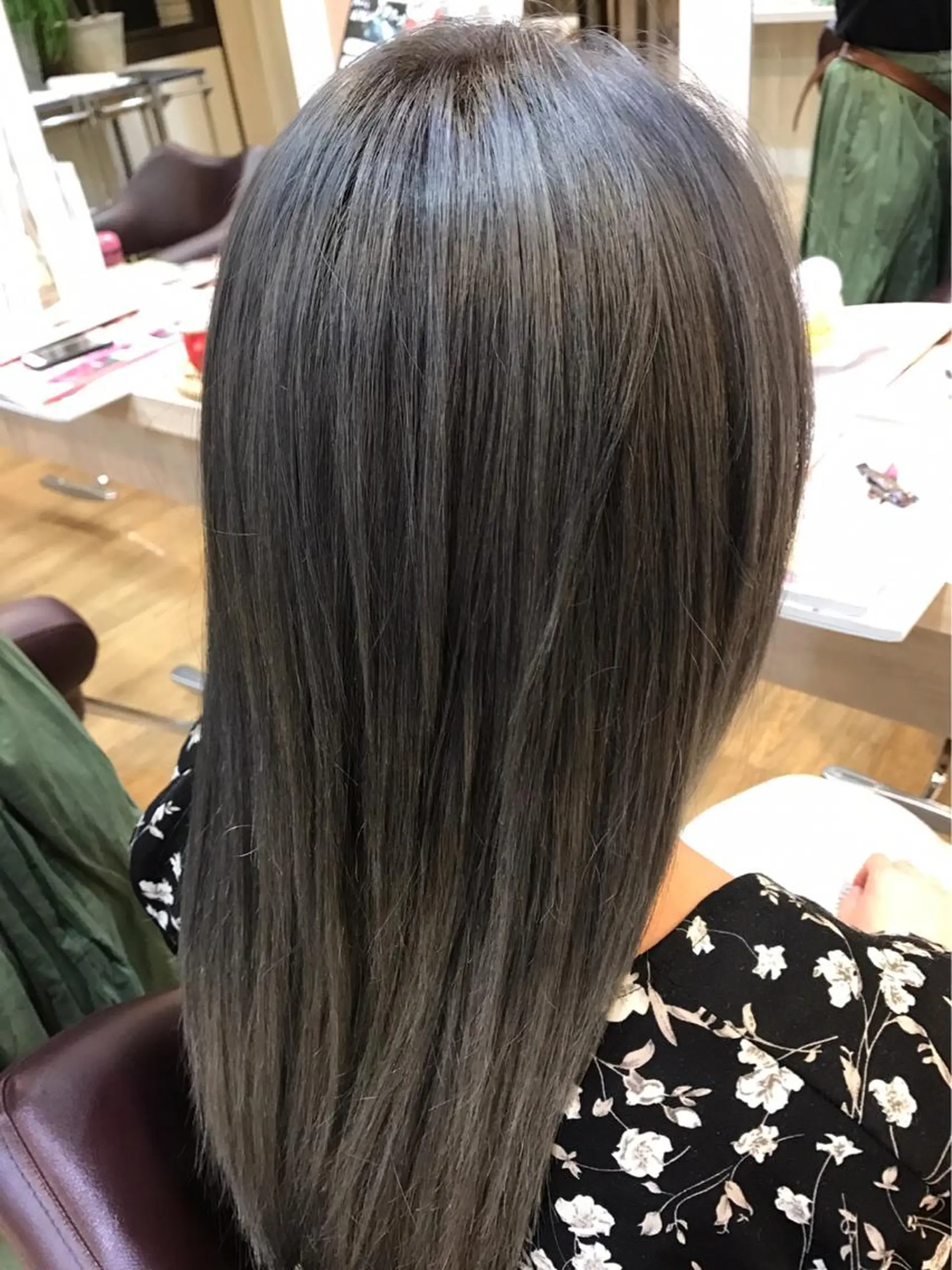 セミロング カラー パーマ、髪質改善 川崎祐介のヘアスタイル