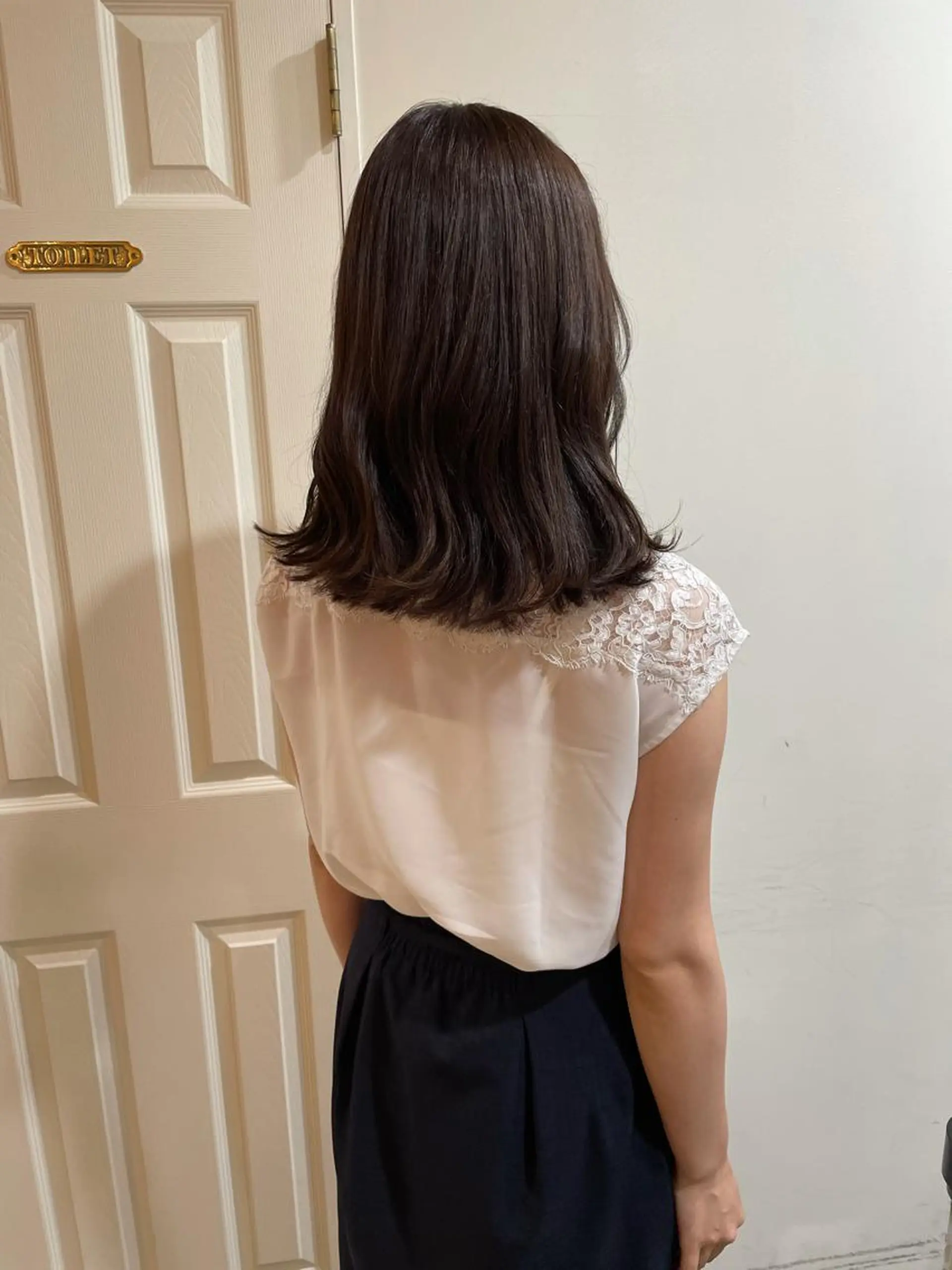 ミディアム カラー カット ヘアカラー トリートメント MIOベージュカラー 柔らかいカラーのヘアスタイル