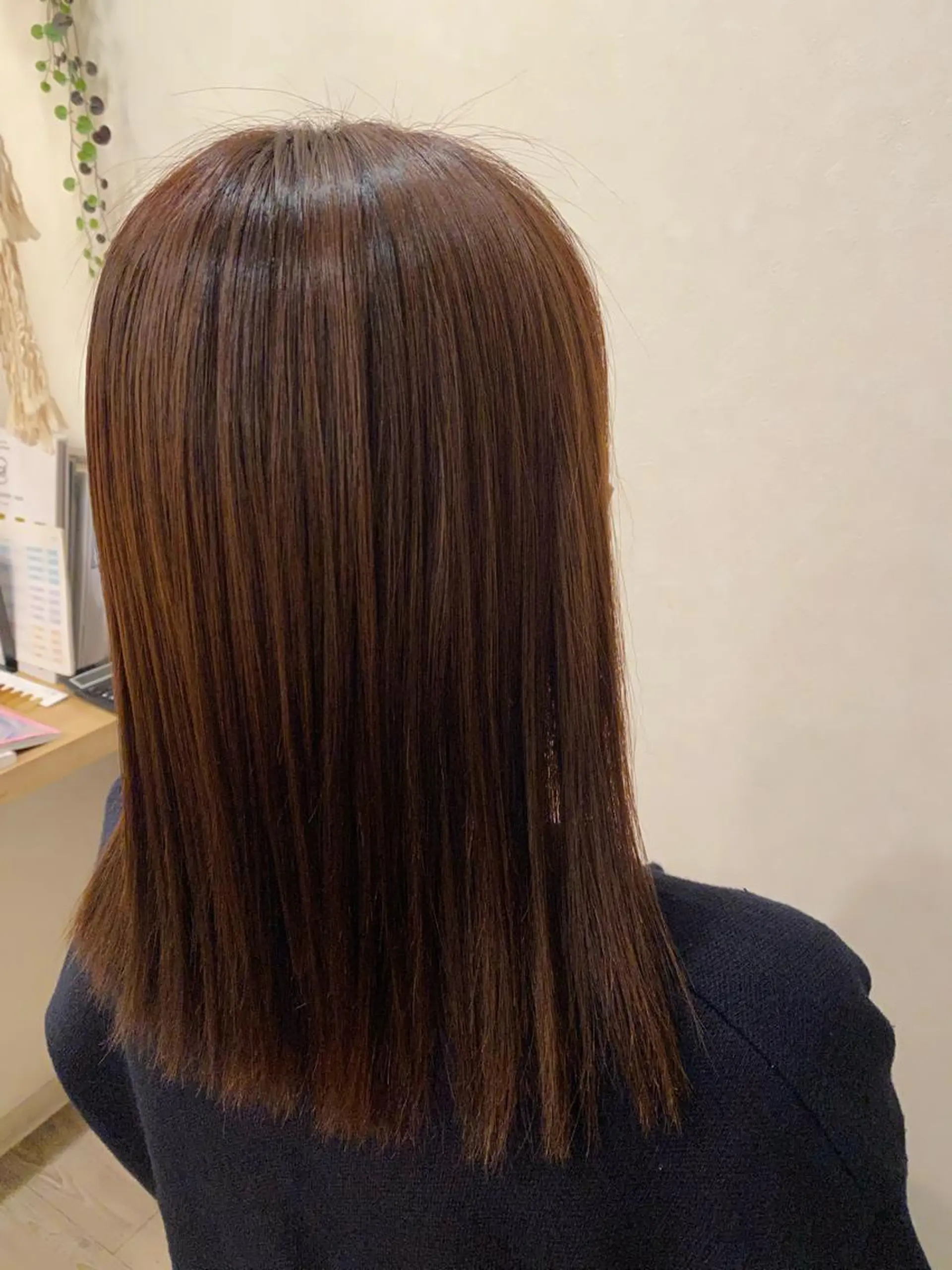 ミディアム 岡田 真弥のヘアスタイル