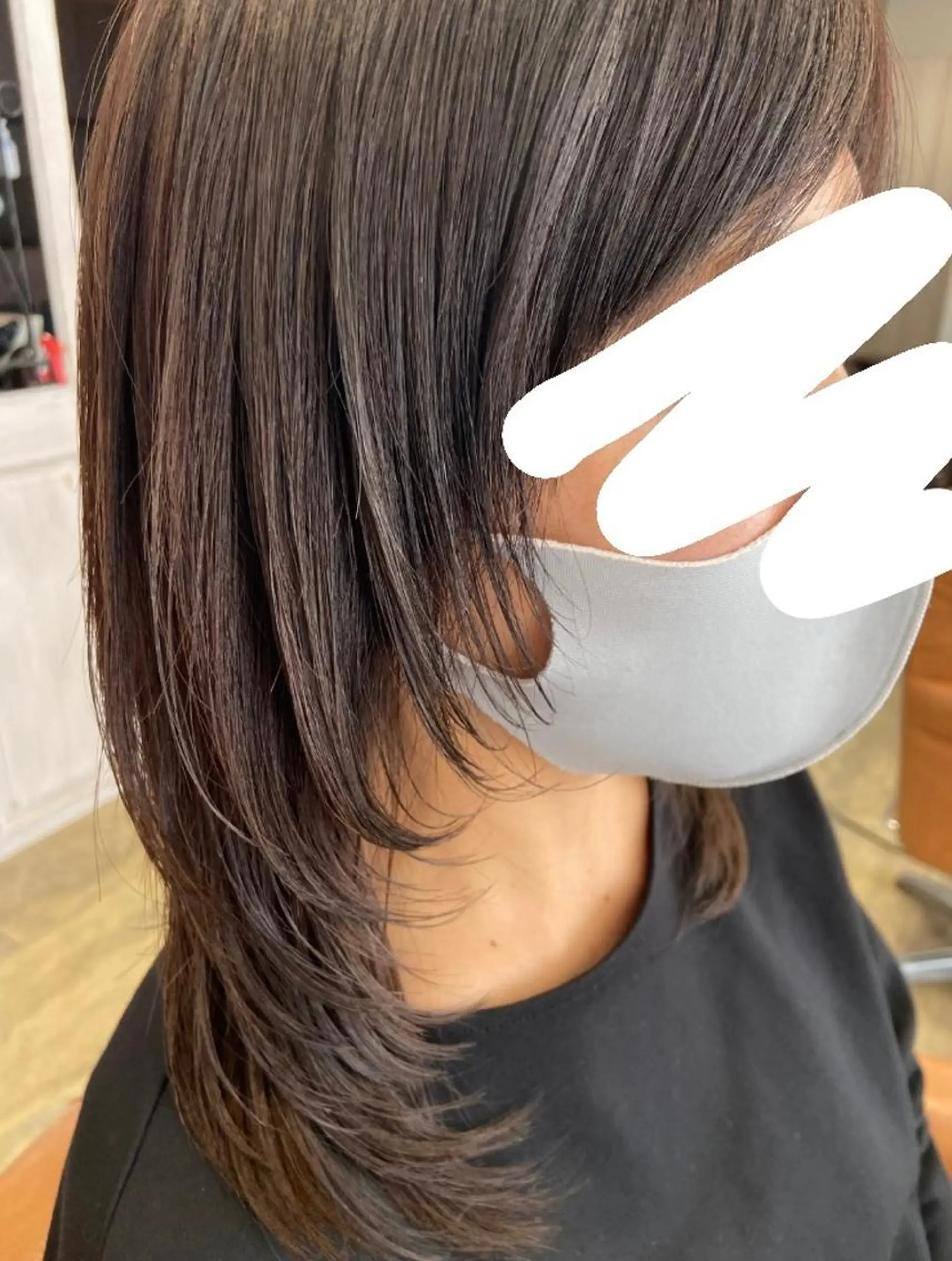 セミロング カット 新地 咲綾のヘアスタイル