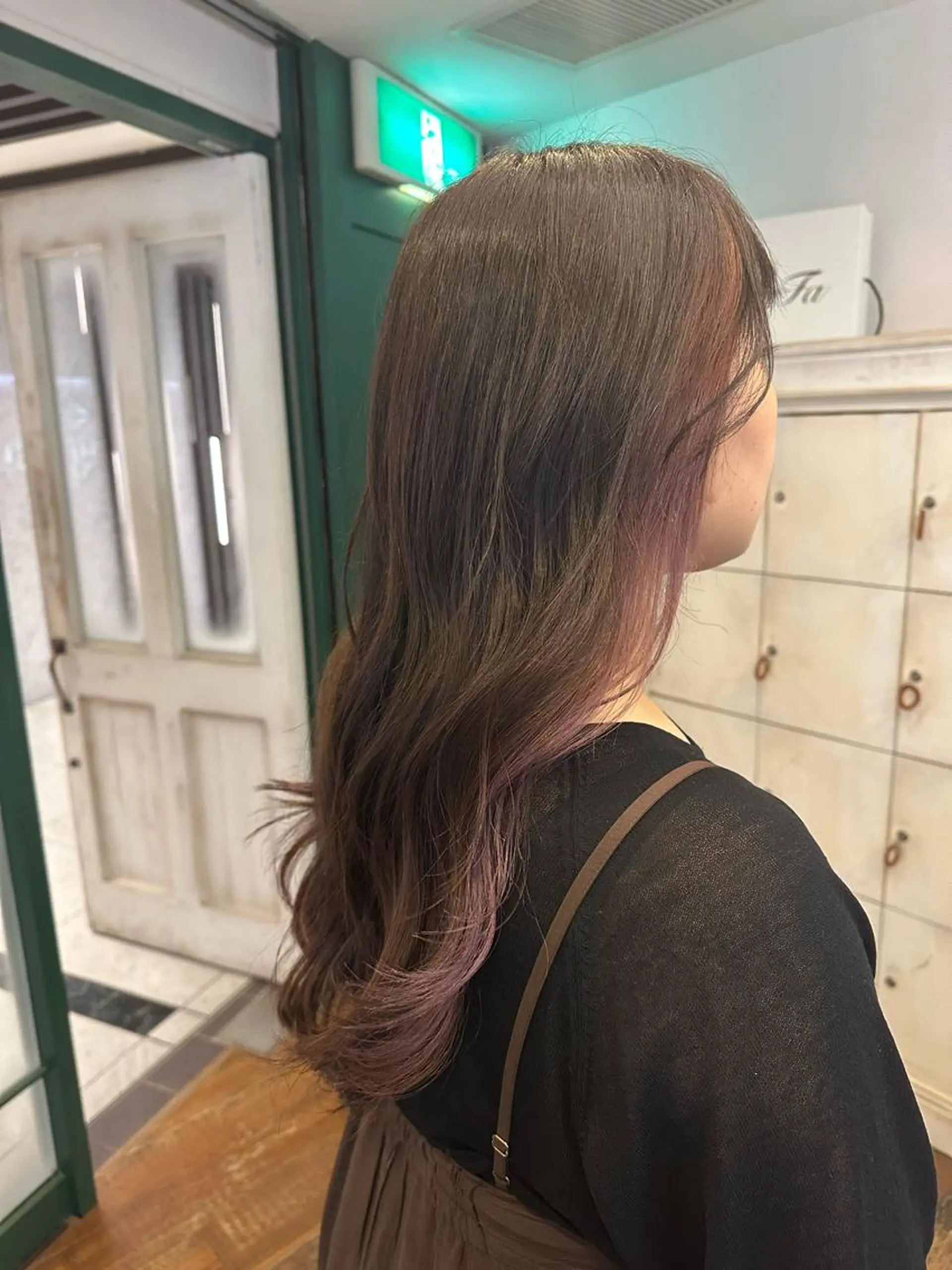 ロング カラー デザインカラー イヤリングカラー ピンクカラー La tienne igrek所属・髪質改善🪞 川村恵理華のヘアスタイル