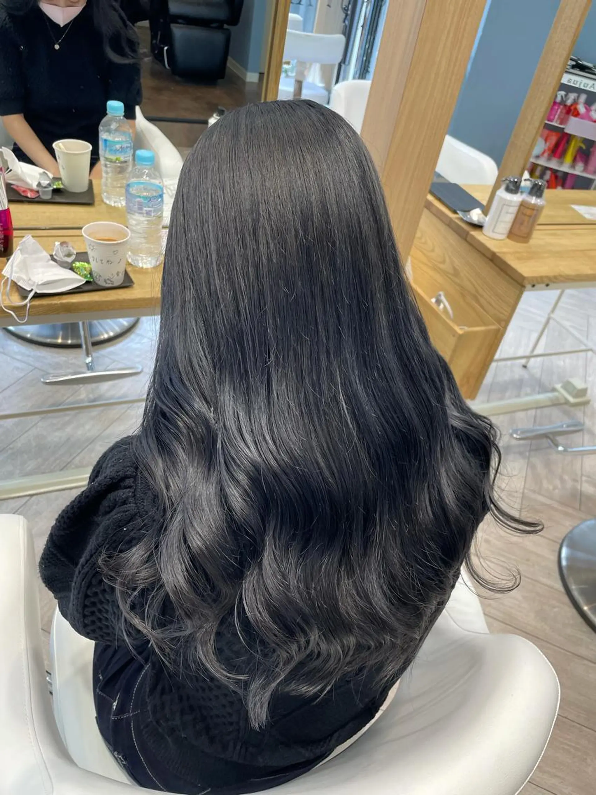 ロング アッシュ カット ヘアカラー トリートメント 亀山 由里菜のヘアスタイル