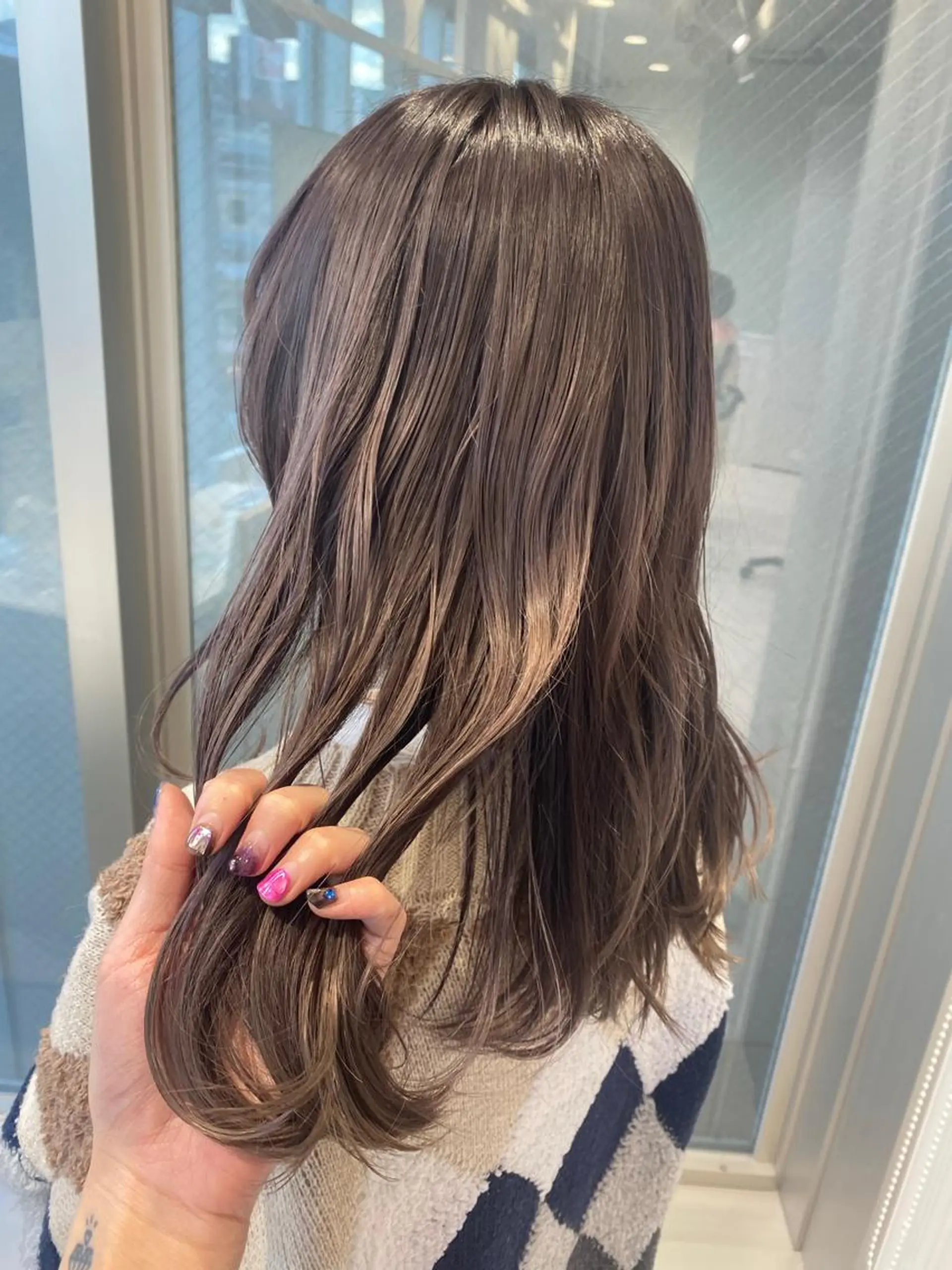 セミロング ウルフカット／吉村 桃子のヘアスタイル