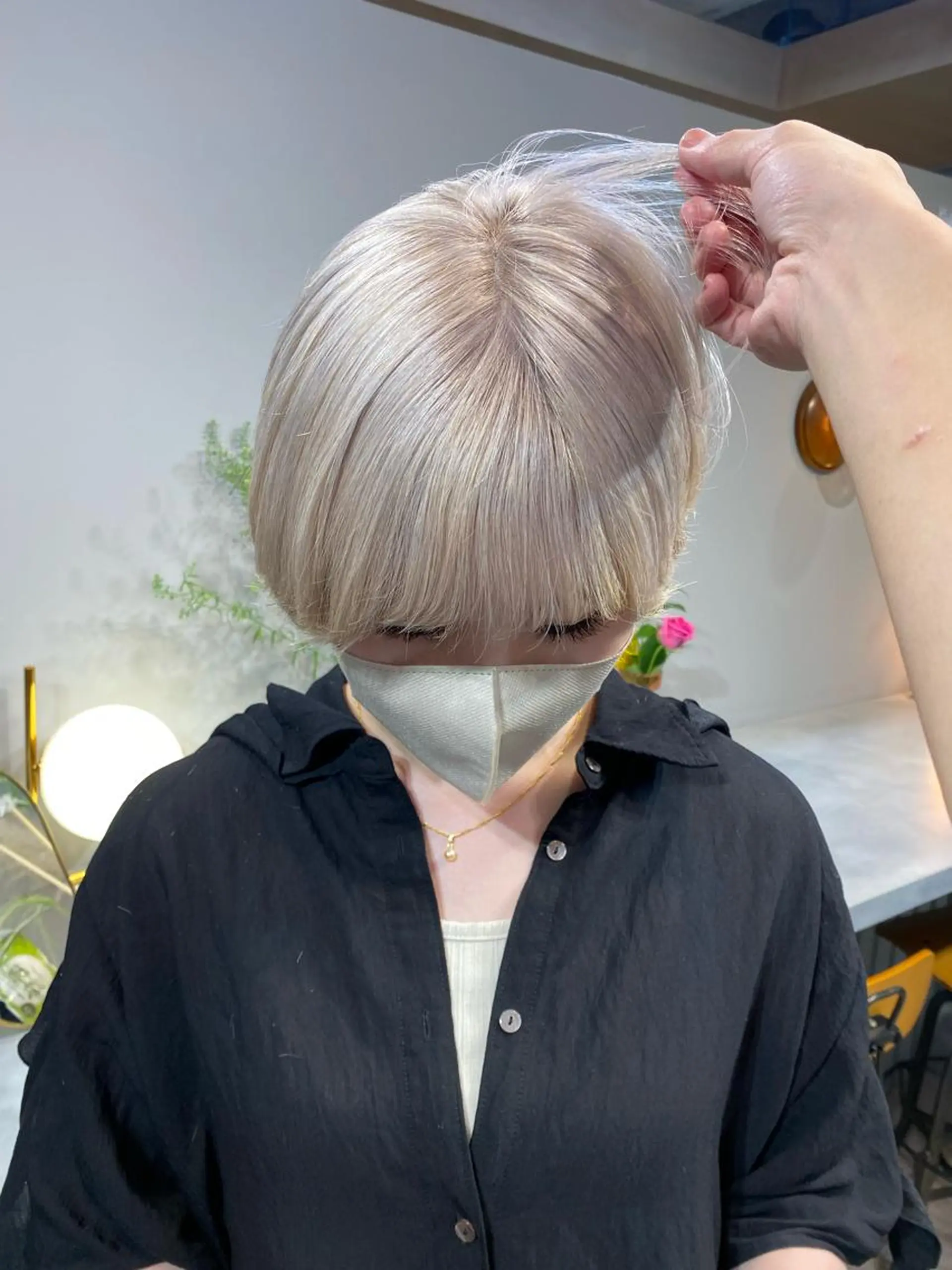 ショート ハイトーン/ ボブ 中村麟のヘアスタイル