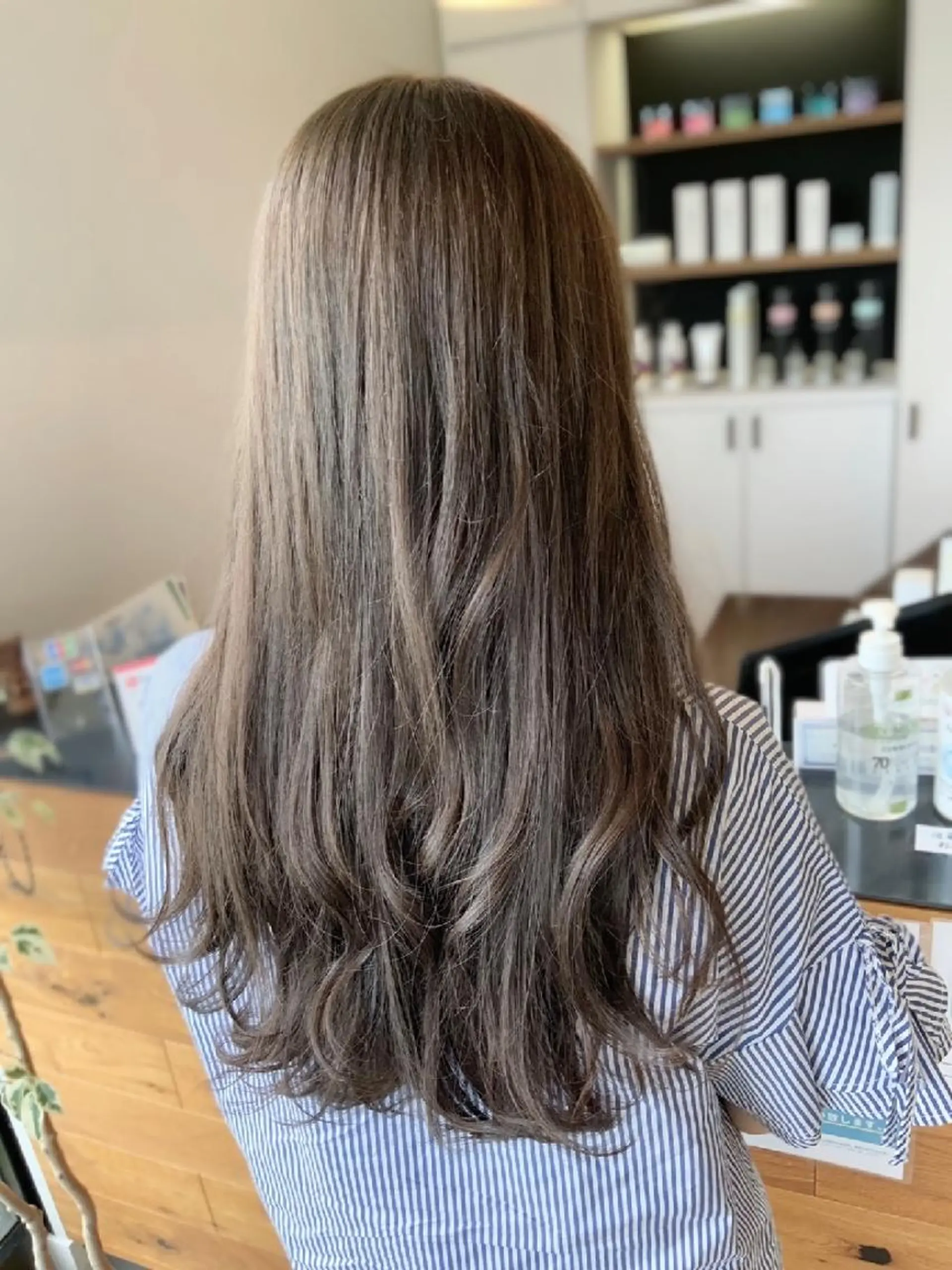 カラー アッシュ ベージュカラー カット ヘアカラー トリートメント 堀 望美のヘアスタイル