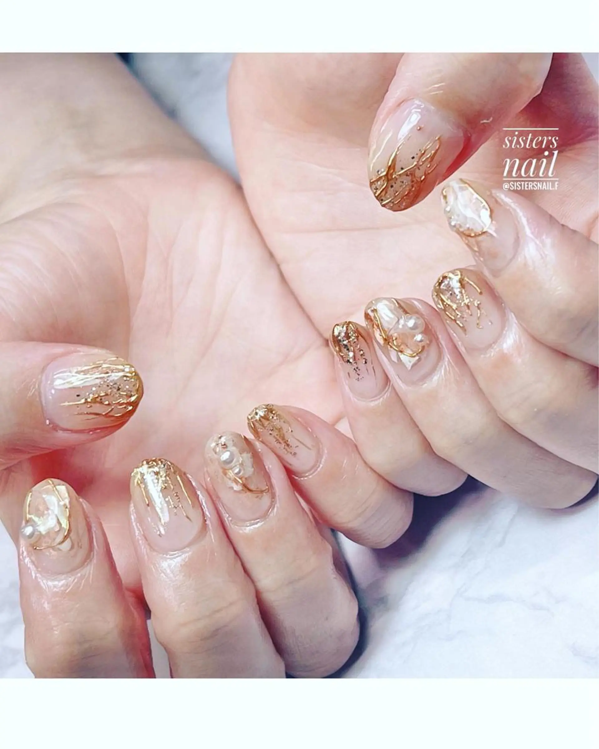 ネイル アートネイル ゴールド キラキラネイル ニュアンスネイル オフィスネイル sisters nail.fのネイルデザイン