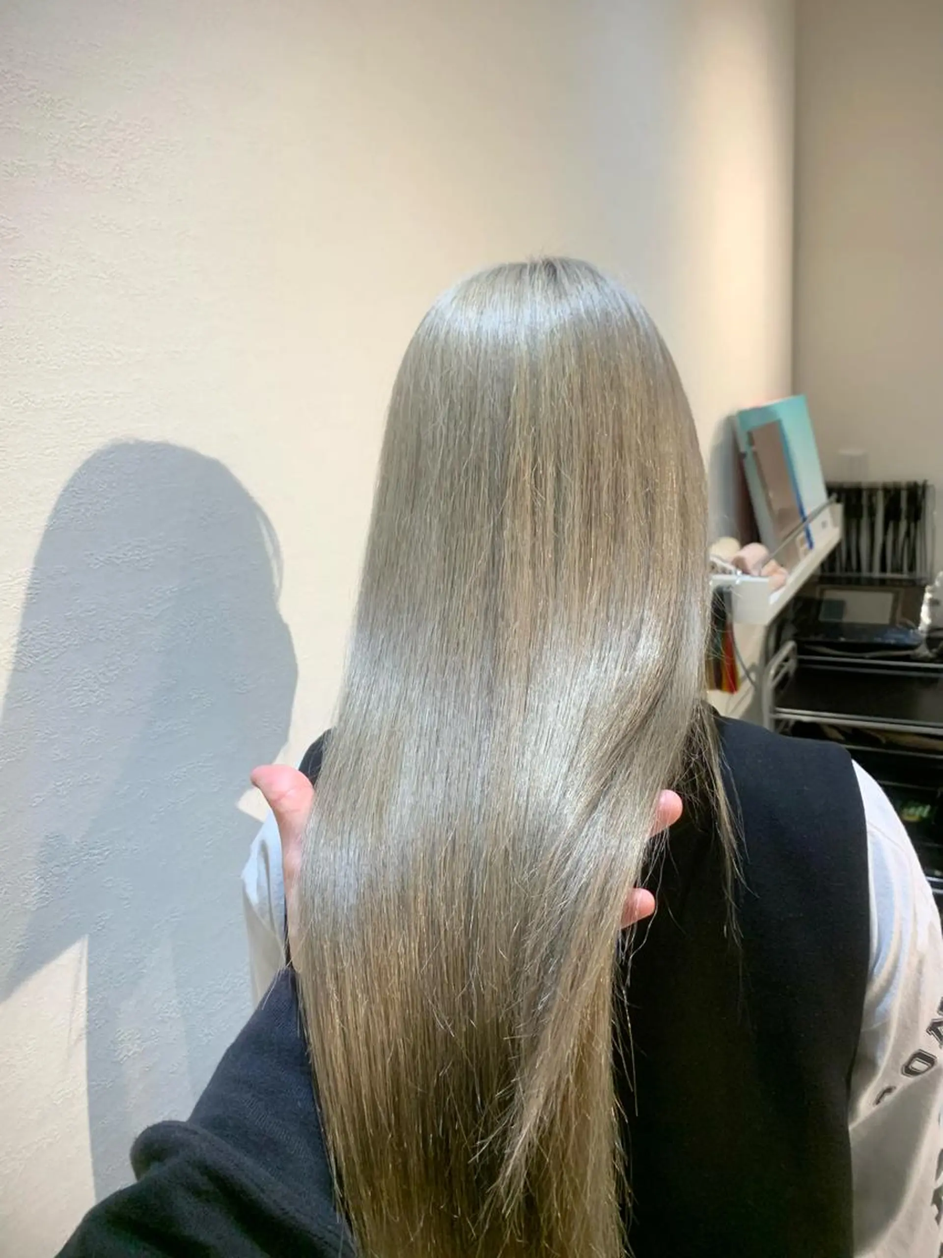 ロング カラー ベージュカラー ホワイトベージュ 縮毛矯正とレイヤー /杉村凜汰郎のヘアスタイル