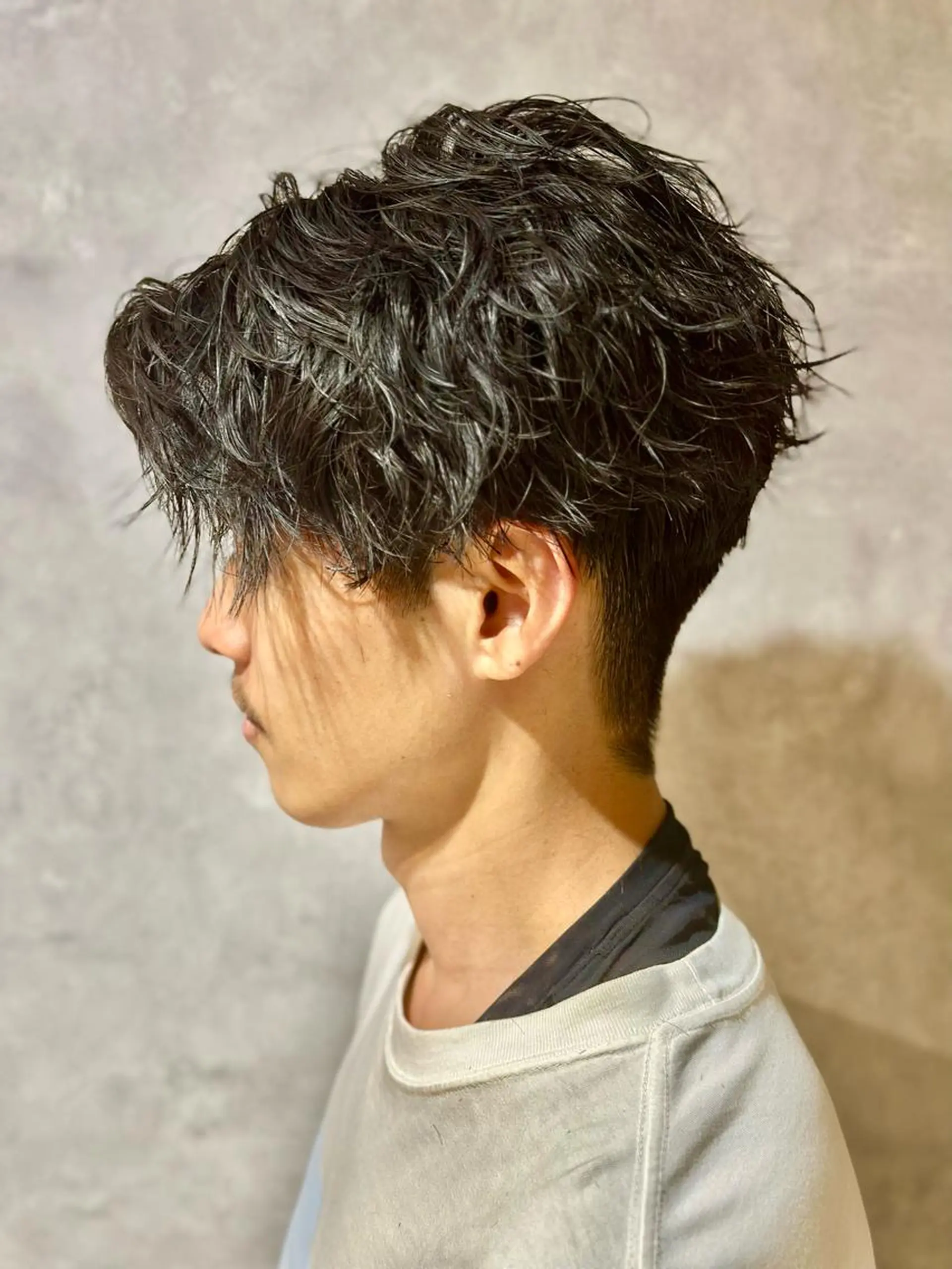 ショート メンズ メンズブリーチ メンズハイライト メンズパーマ メンズツイストパーマ ハイライト 縮毛矯正 髪質改善　鈴木のヘアスタイル