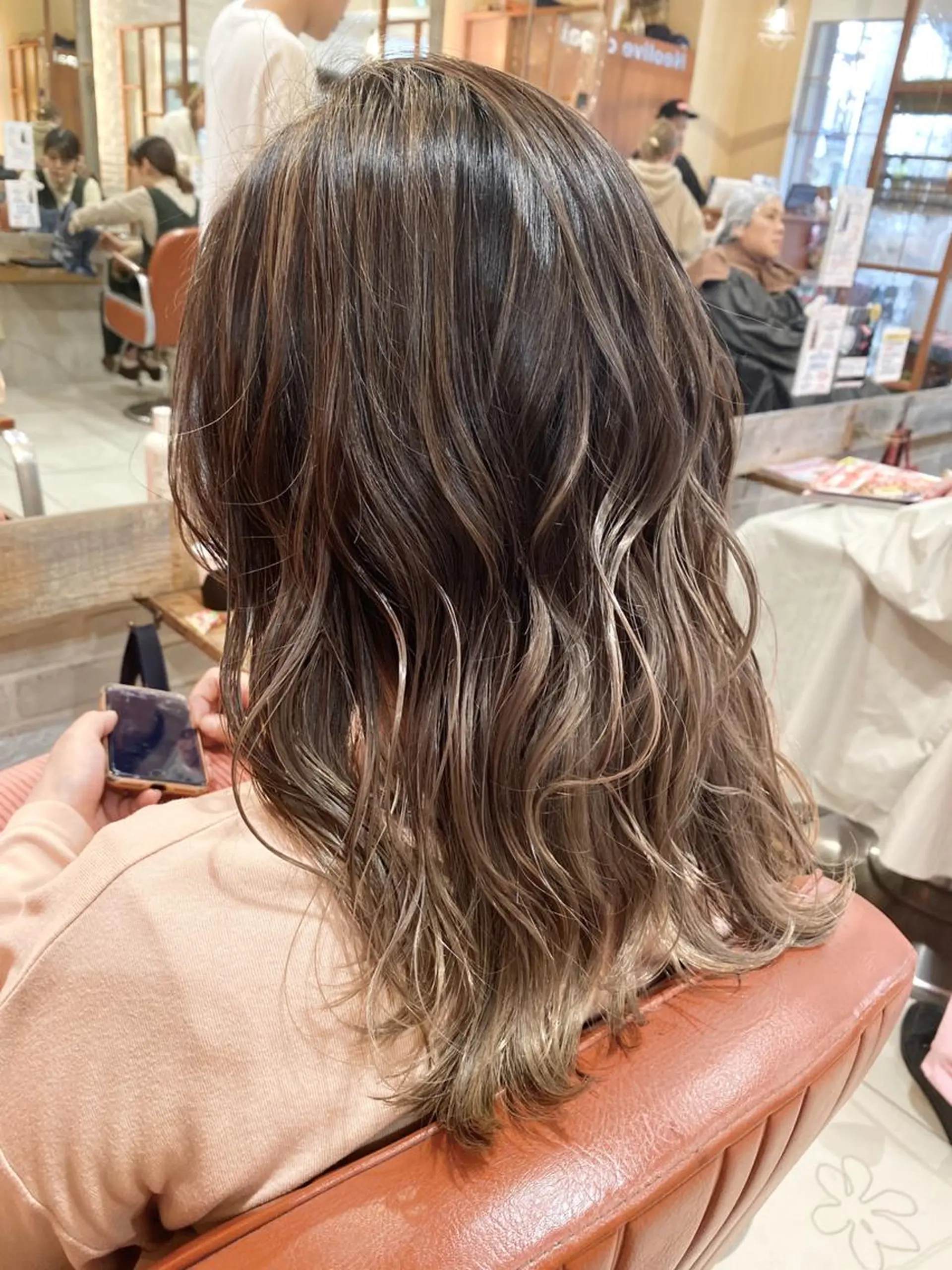 ミディアム カラー ヘアアレンジ ミディアムパーマ ブリーチ 透明感カラー ハイライトカラー ボブ 増子 幹樹のヘアスタイル