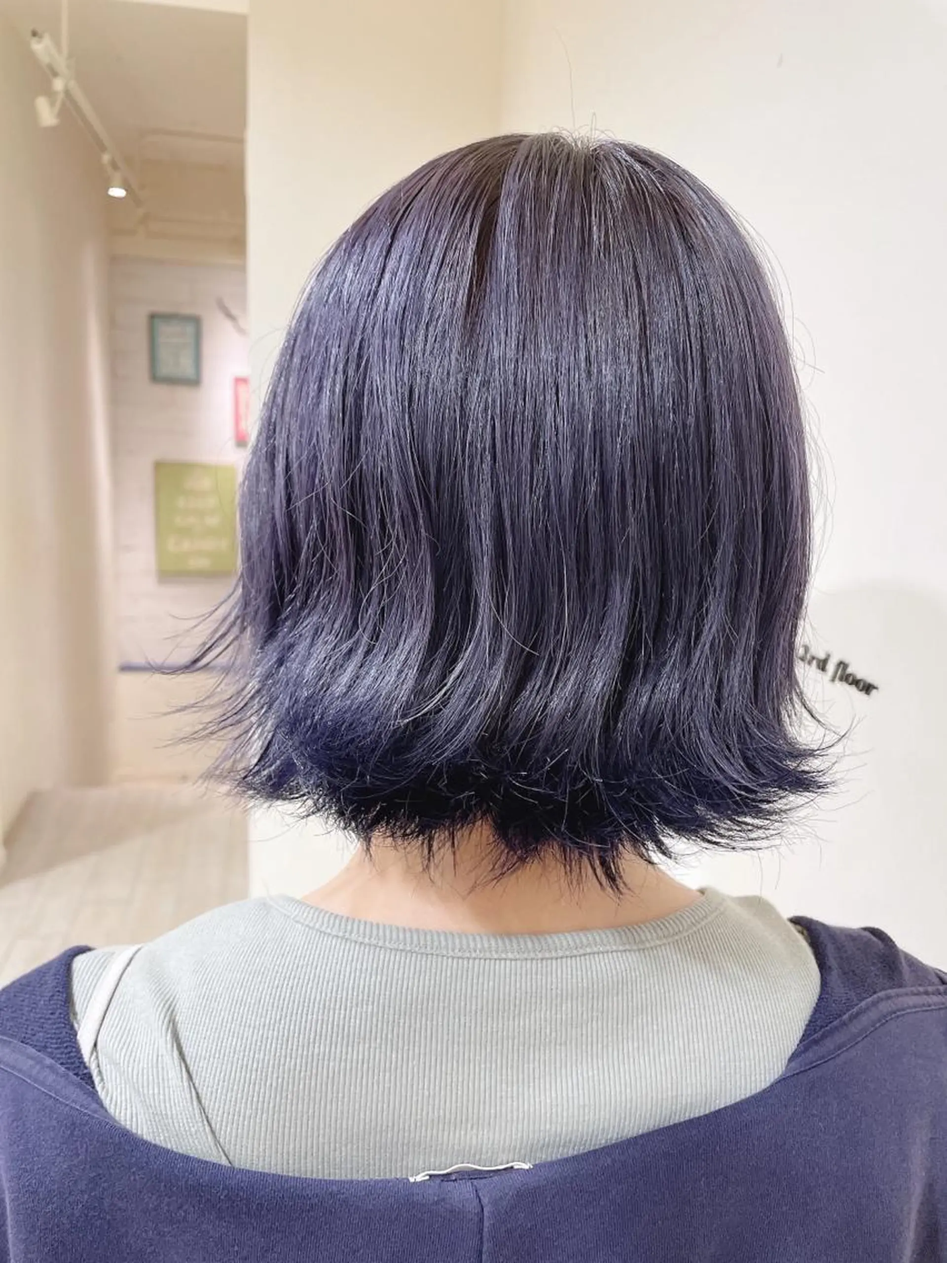 ショート アッシュ パープルカラー ヘアカラー トリートメント メンズ/ヘアセット/ 顔周りレイヤー/💶のヘアスタイル