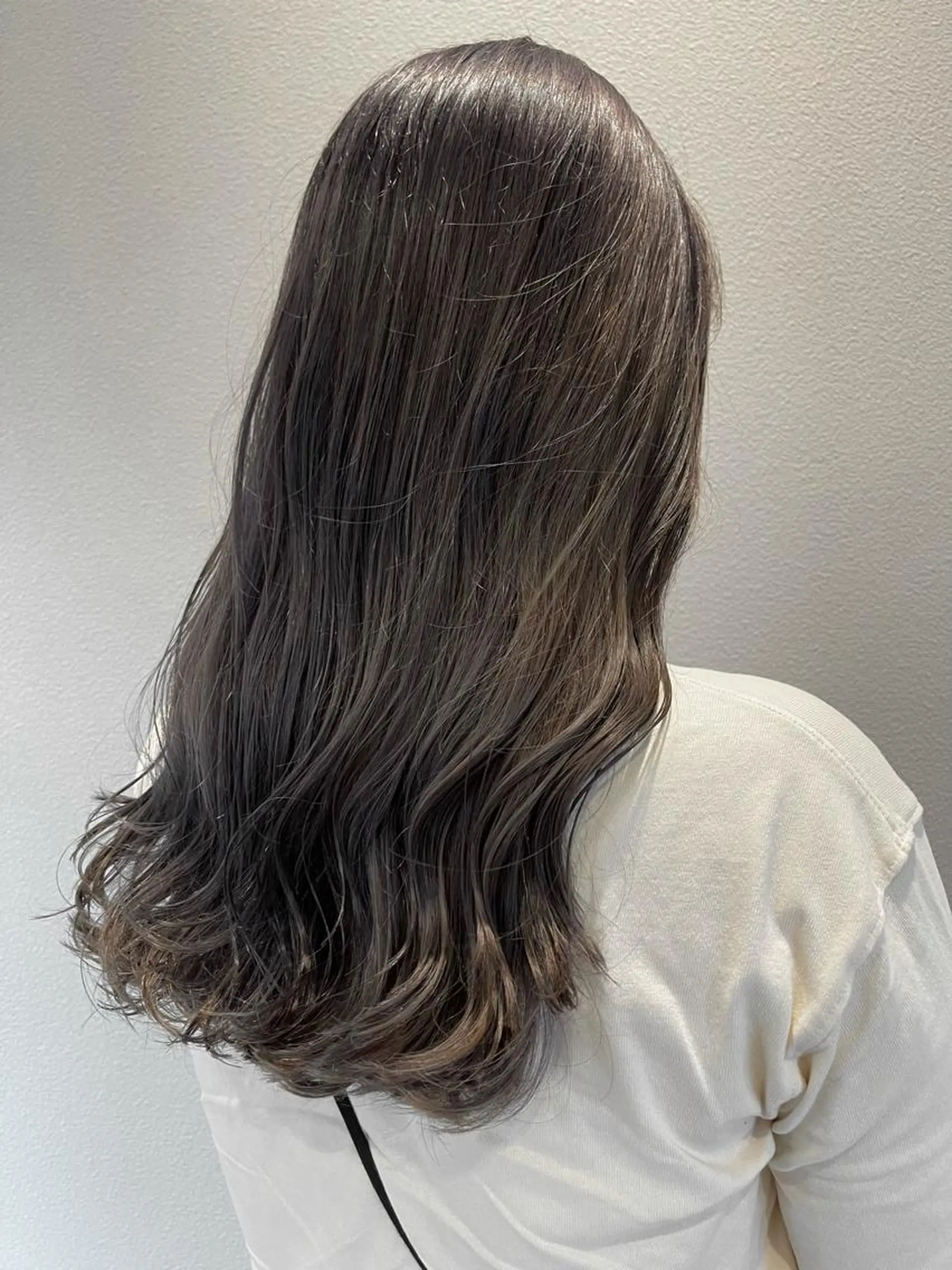 ロング カラー KNOWHOW京都所属・トレンド/顔まわり/ レイヤー/グレージュのヘアスタイル