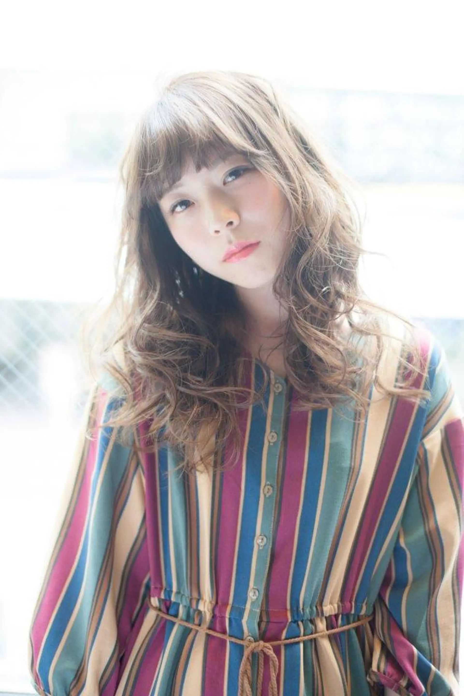 セミロング ロング カラー アッシュ ベージュカラー 透明感カラー oggi +KENJE所属・大平 美沙のヘアスタイル