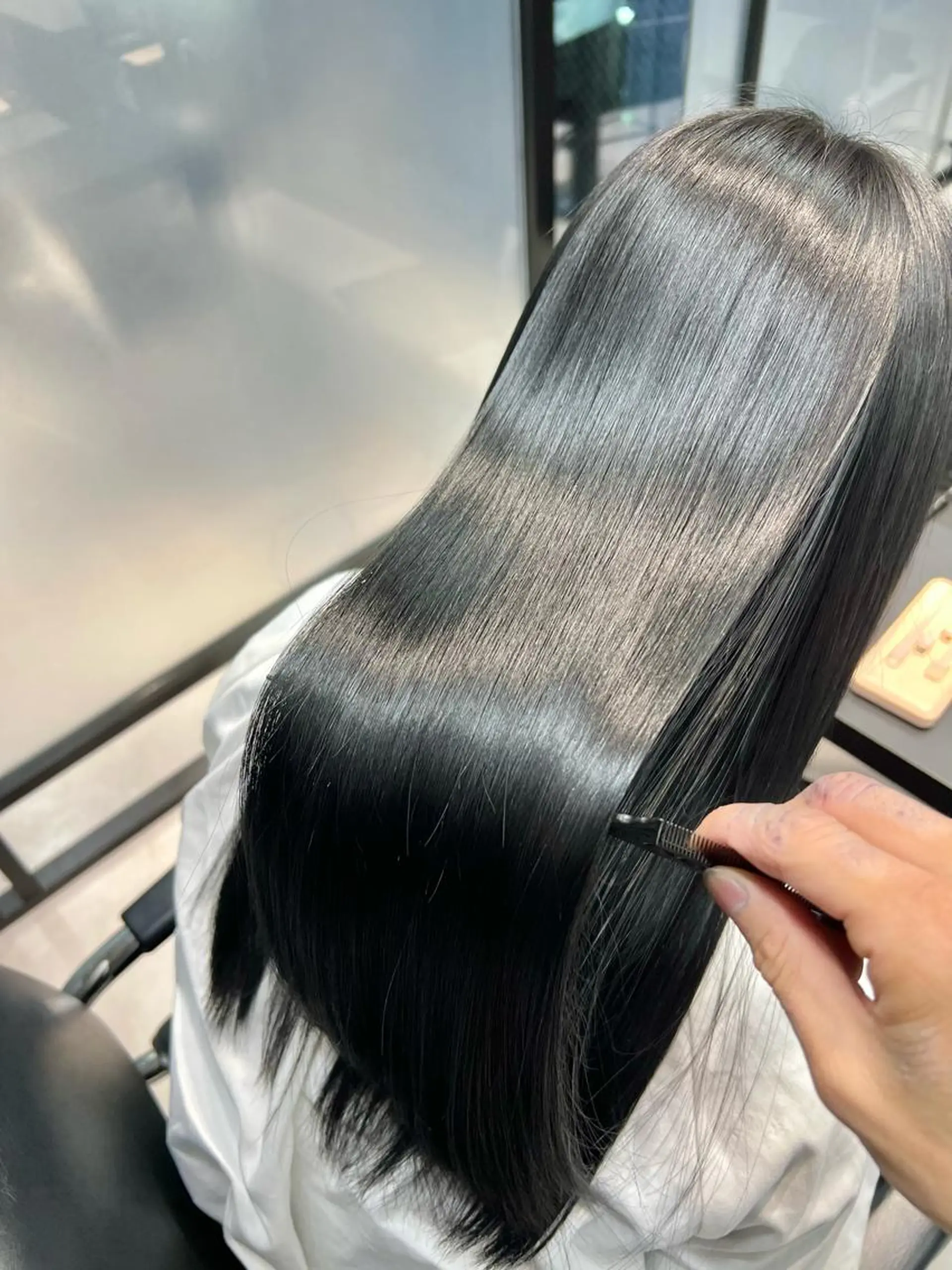 ロング カラー 黒髪 ブルーカラー ブルーブラック ブルージュ 縮毛矯正 縮毛矯正　野口 恵のヘアスタイル