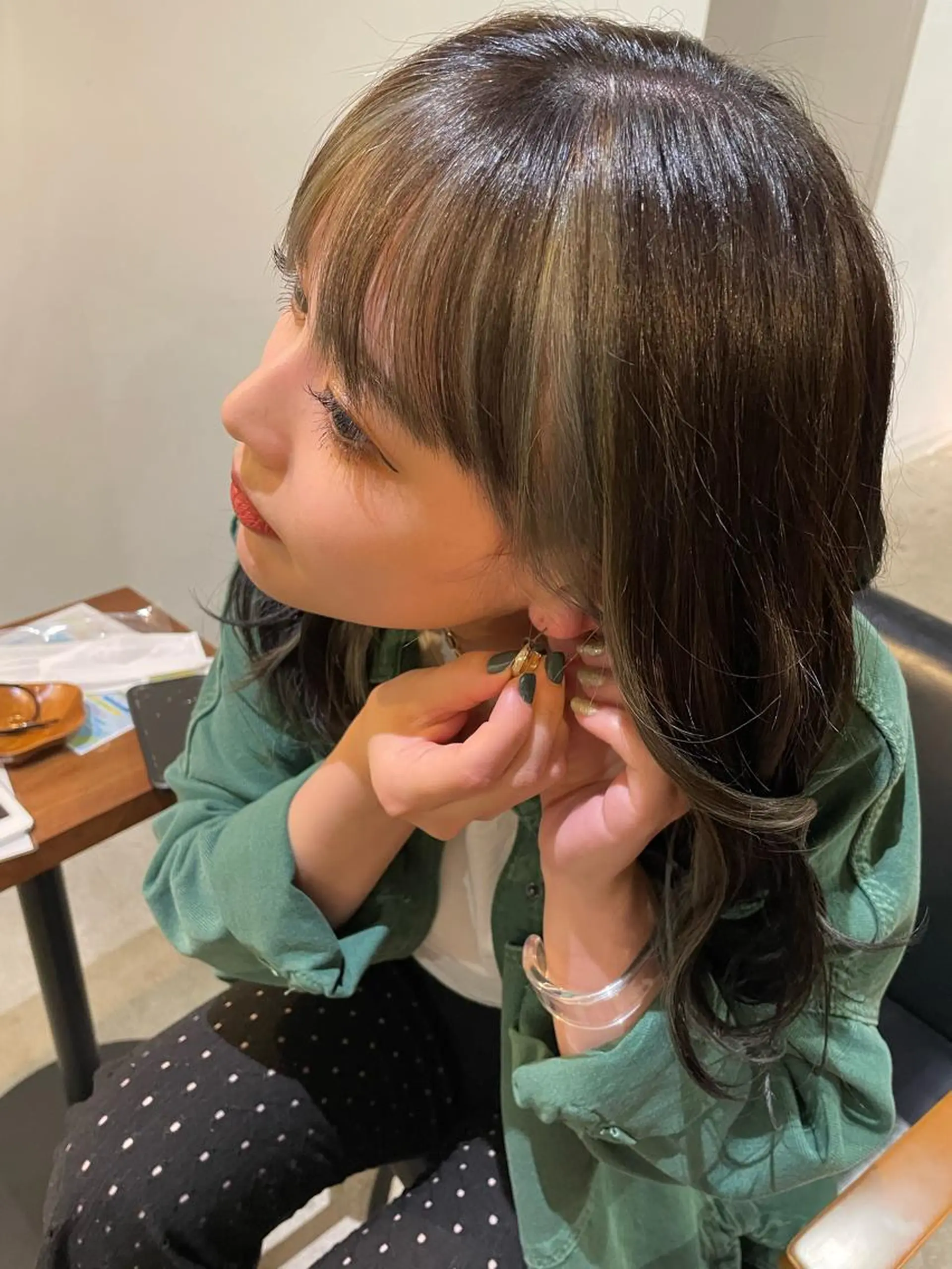 ロング カラー 寺本 奈央のヘアスタイル